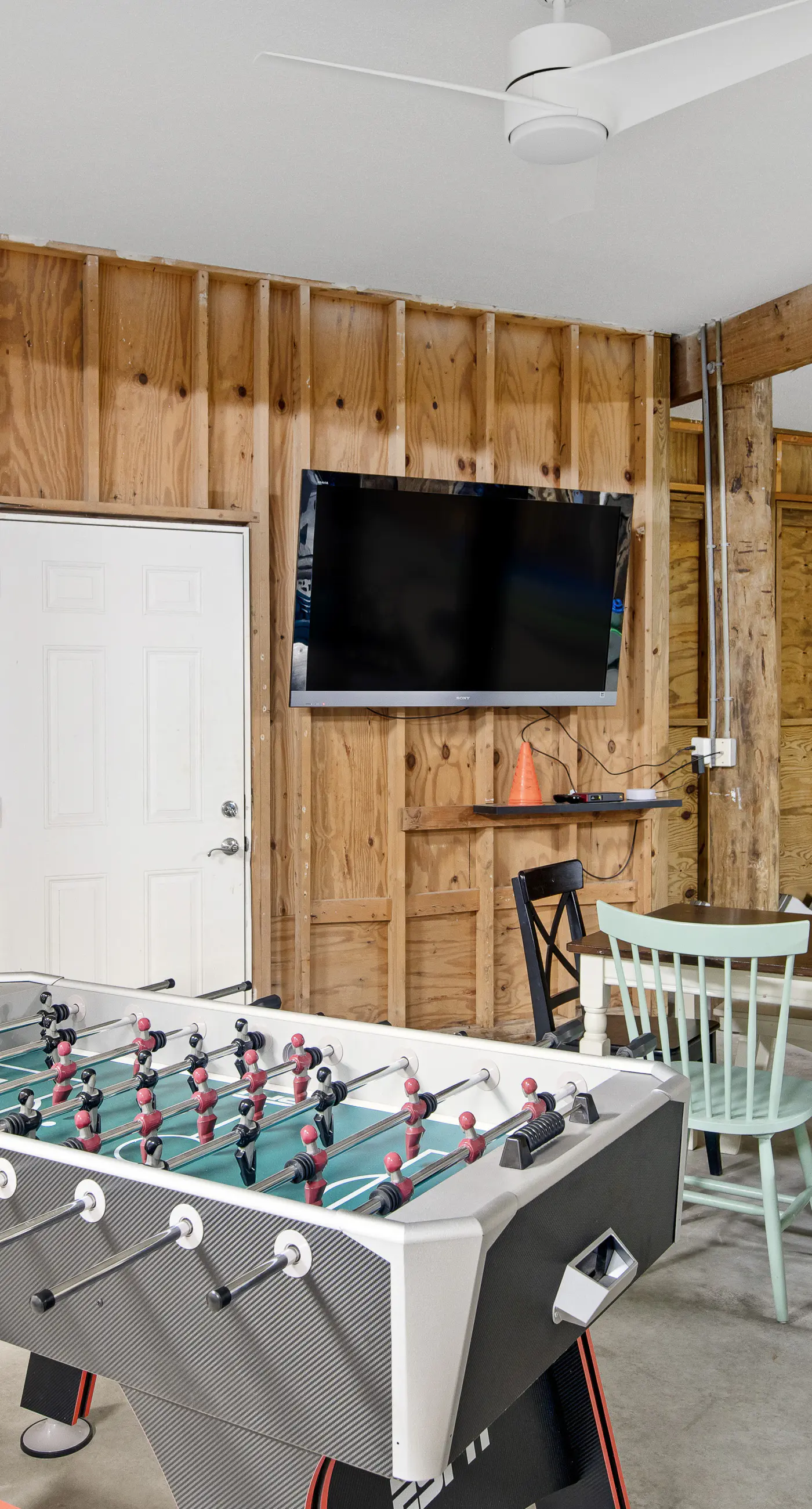 Stunning Beach Retreat with Shared Pool, Beach Access, Large Balcony & Gas Grill