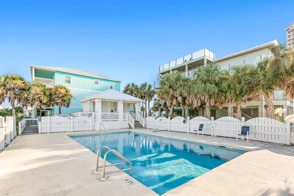 Stunning Beach Retreat W/ Shared Pool, Beach Access, Large Balcony & Gas Grill