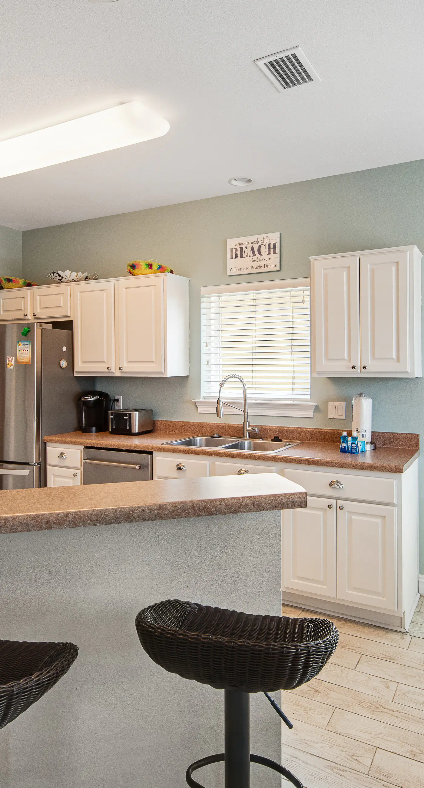 Stunning Beach Retreat with Shared Pool, Beach Access, Large Balcony & Gas Grill