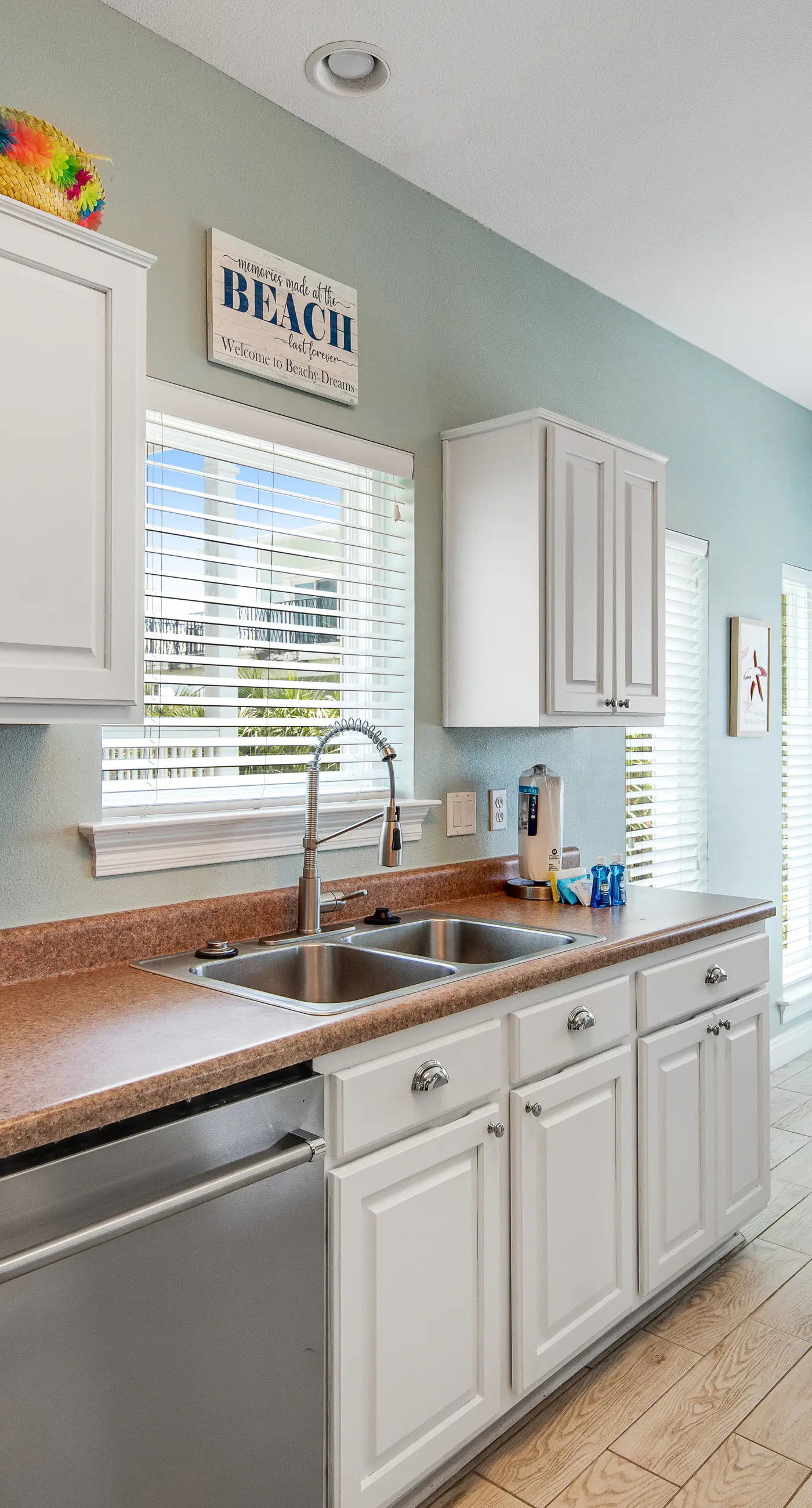 Stunning Beach Retreat with Shared Pool, Beach Access, Large Balcony & Gas Grill