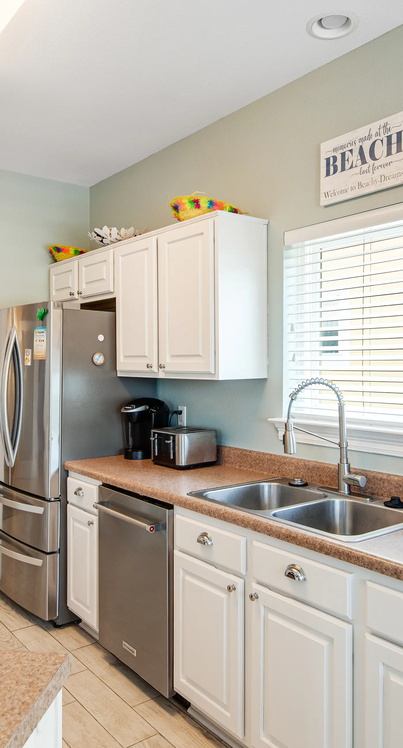 Stunning Beach Retreat with Shared Pool, Beach Access, Large Balcony & Gas Grill