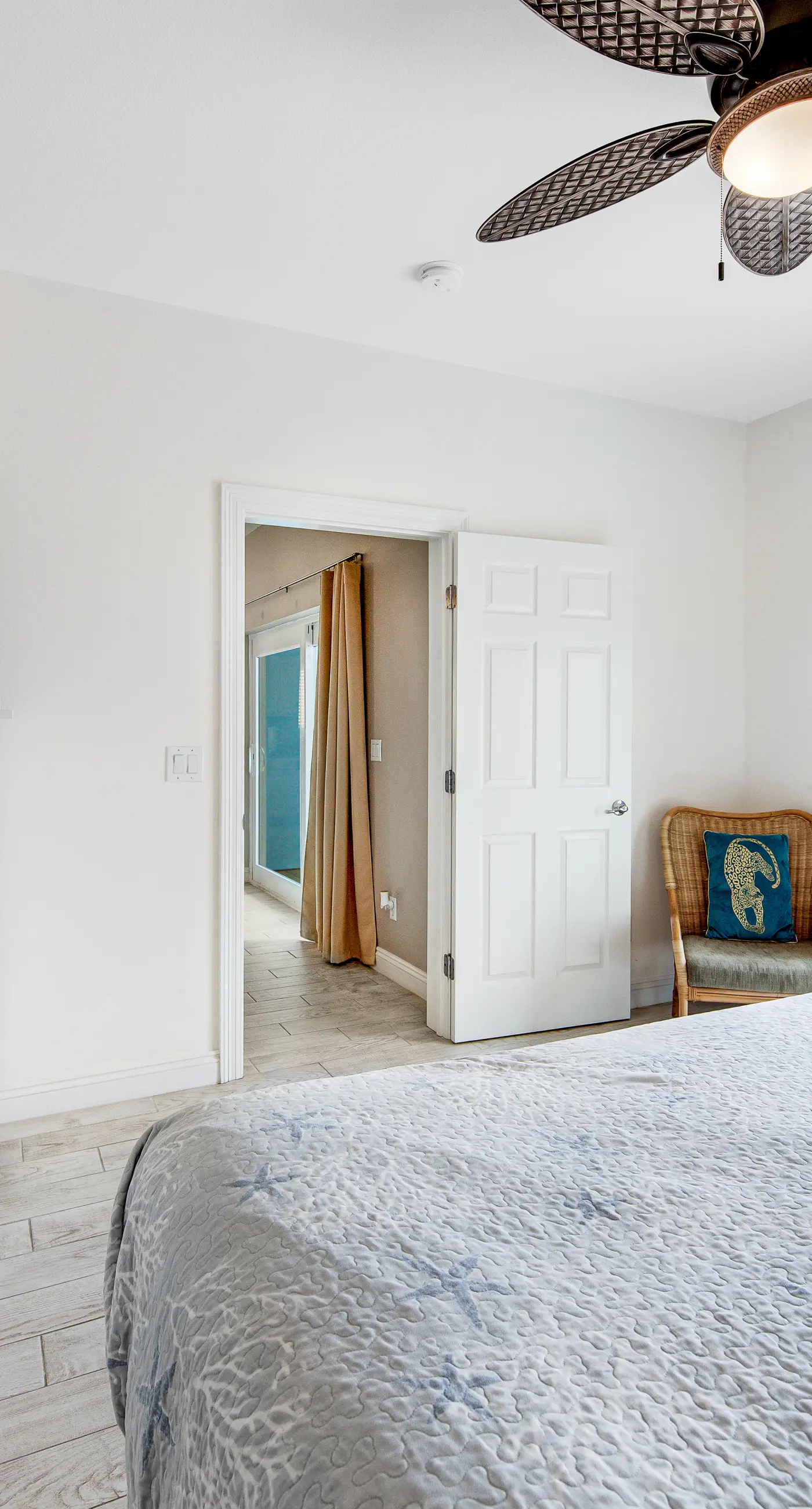 Stunning Beach Retreat with Shared Pool, Beach Access, Large Balcony & Gas Grill