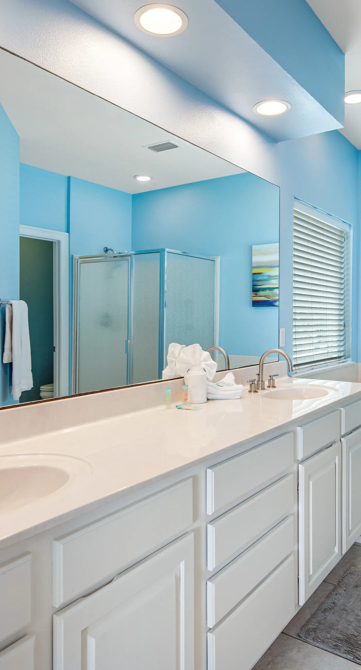 Stunning Beach Retreat with Shared Pool, Beach Access, Large Balcony & Gas Grill