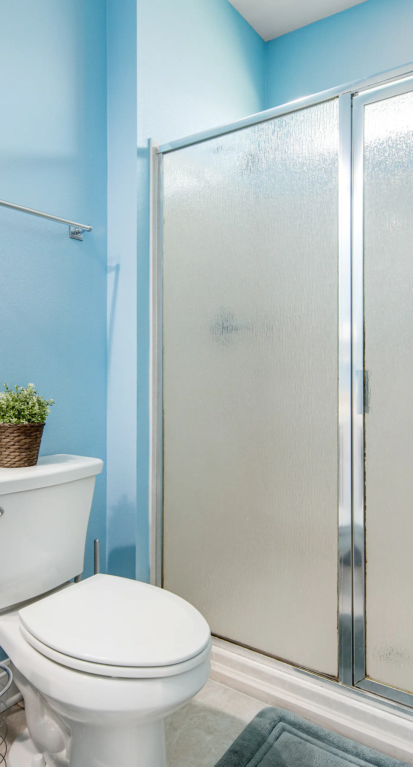 Stunning Beach Retreat with Shared Pool, Beach Access, Large Balcony & Gas Grill