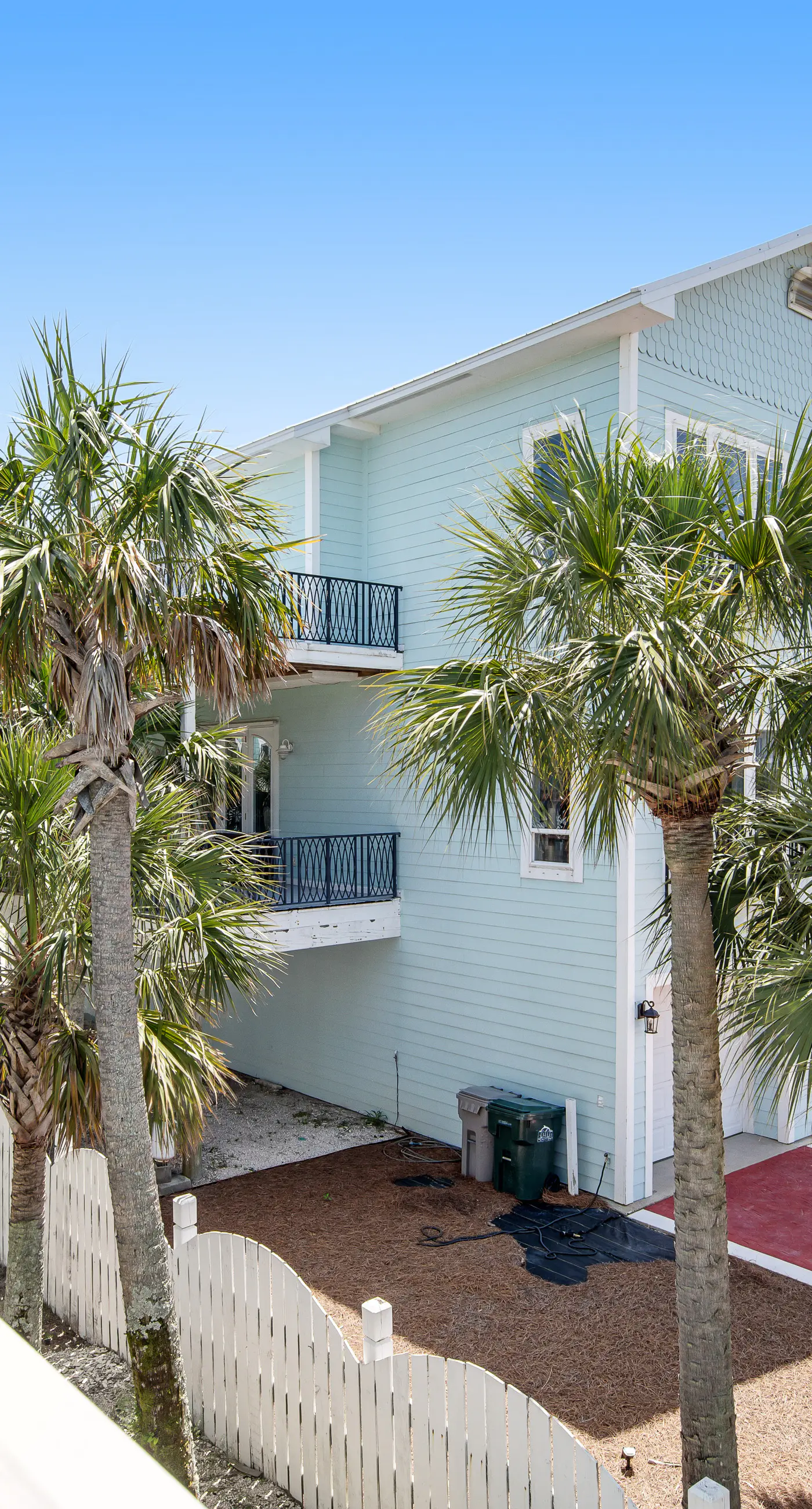 Stunning Beach Retreat with Shared Pool, Beach Access, Large Balcony & Gas Grill
