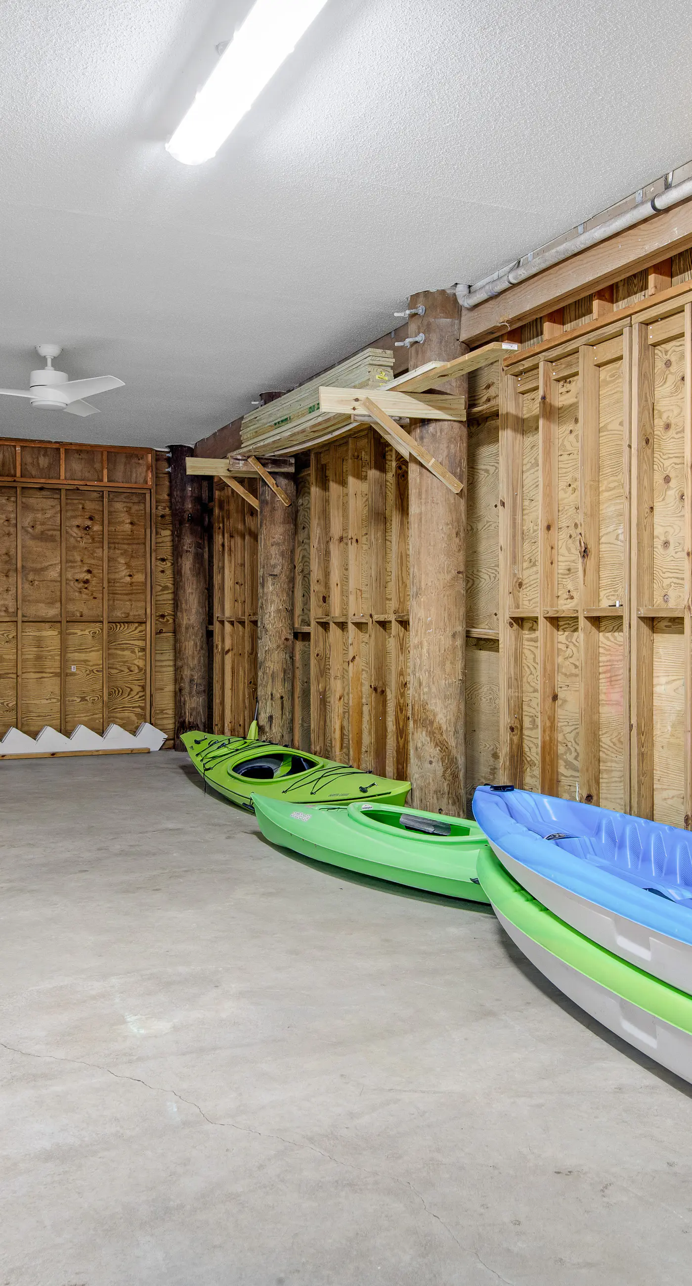 Stunning Beach Retreat with Shared Pool, Beach Access, Large Balcony & Gas Grill