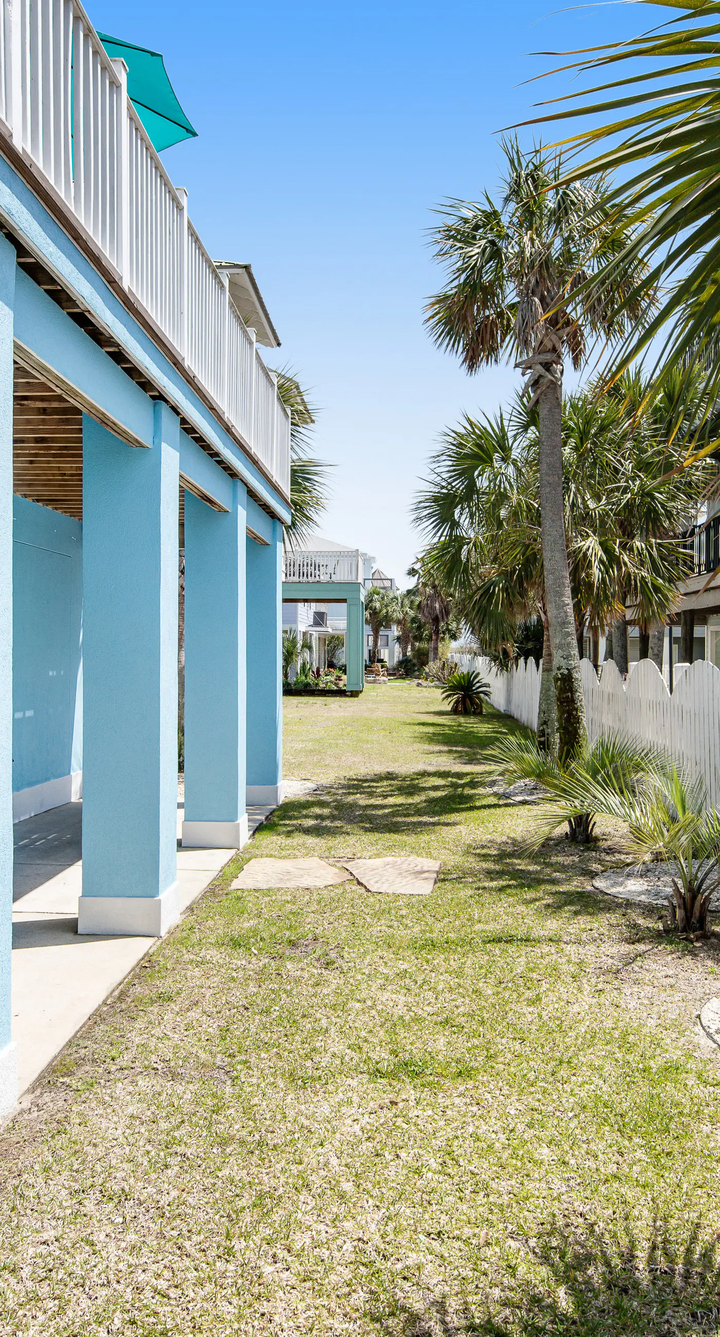 Stunning Beach Retreat with Shared Pool, Beach Access, Large Balcony & Gas Grill