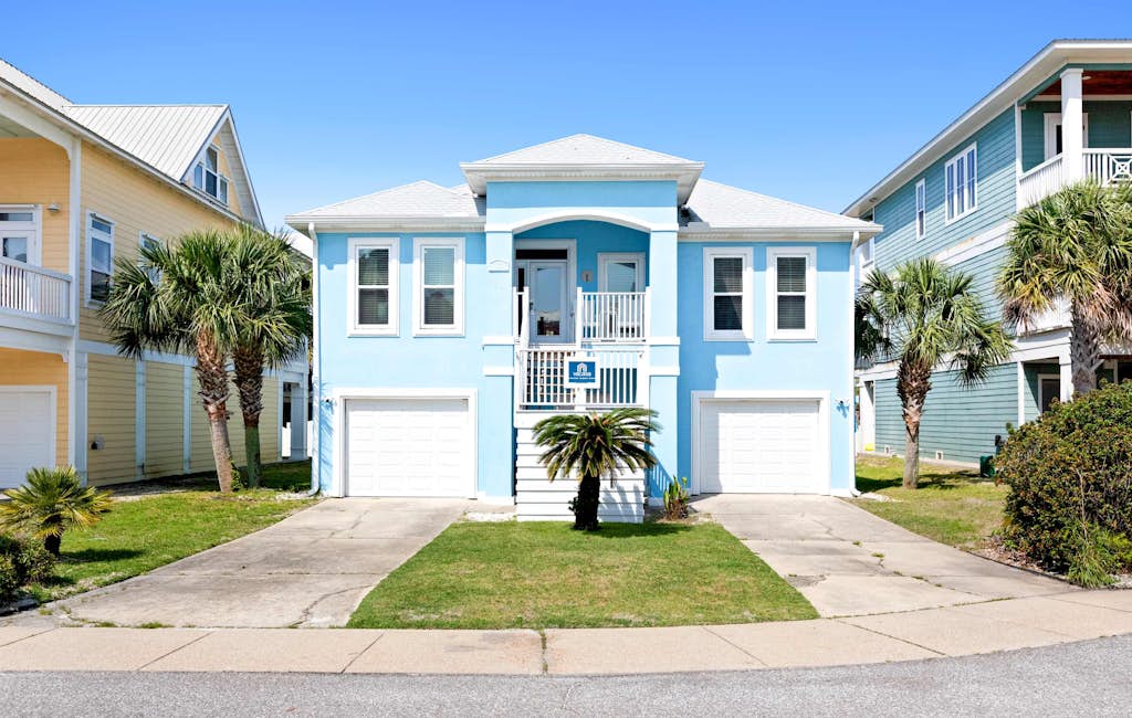 Stunning Beach Retreat with Shared Pool, Beach Access, Large Balcony & Gas Grill