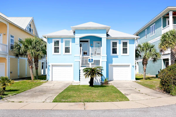 Stunning Beach Retreat with Shared Pool, Beach Access, Large Balcony & Gas Grill