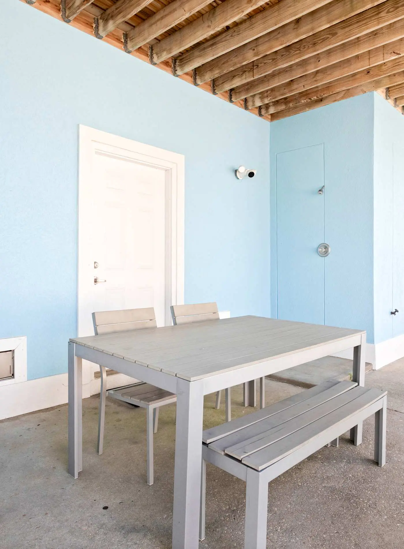 Stunning Beach Retreat with Shared Pool, Beach Access, Large Balcony & Gas Grill
