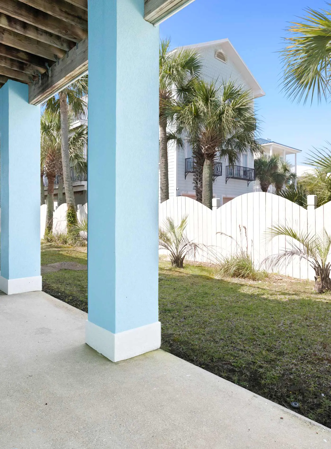 Stunning Beach Retreat with Shared Pool, Beach Access, Large Balcony & Gas Grill