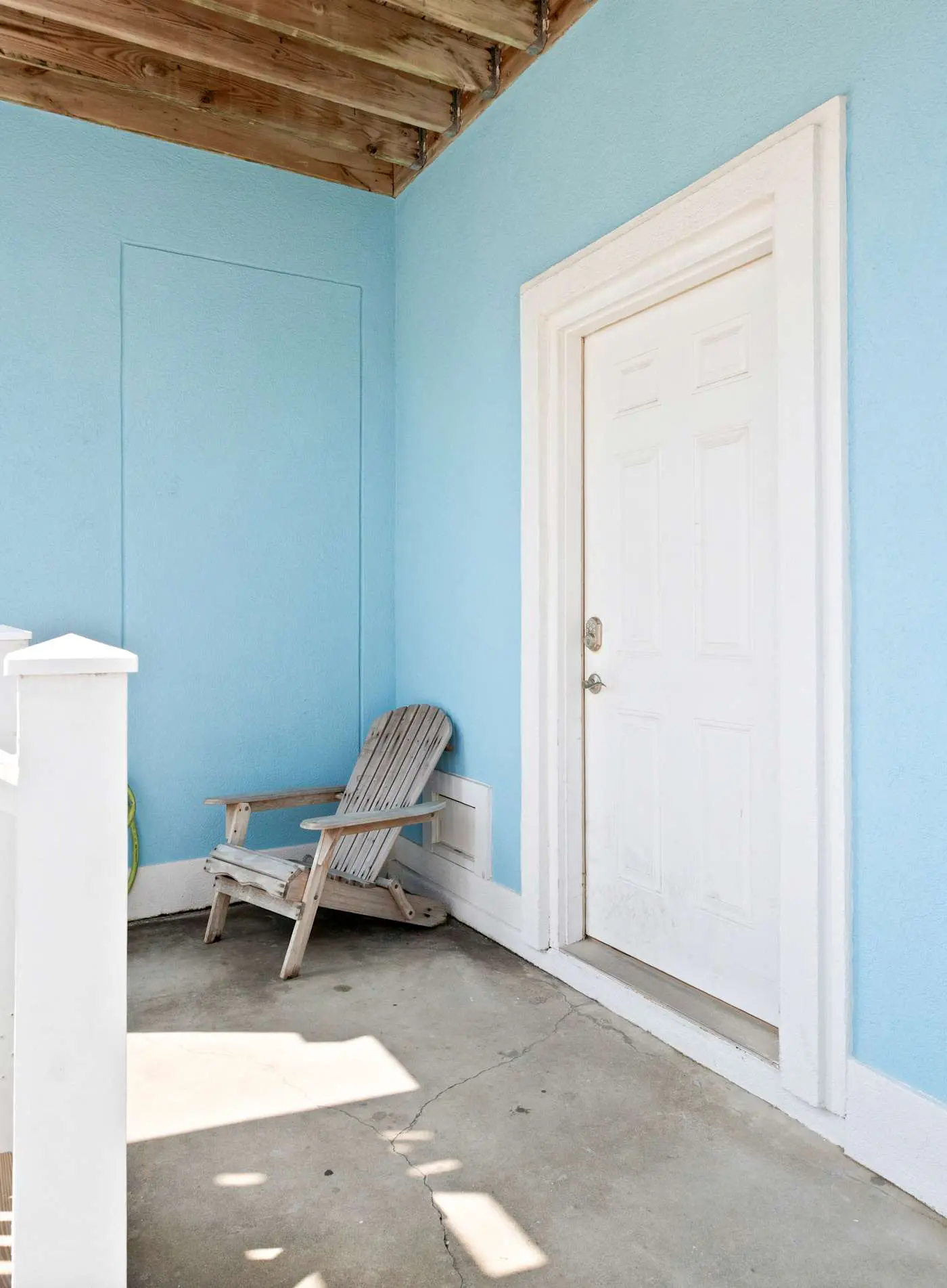 Stunning Beach Retreat with Shared Pool, Beach Access, Large Balcony & Gas Grill