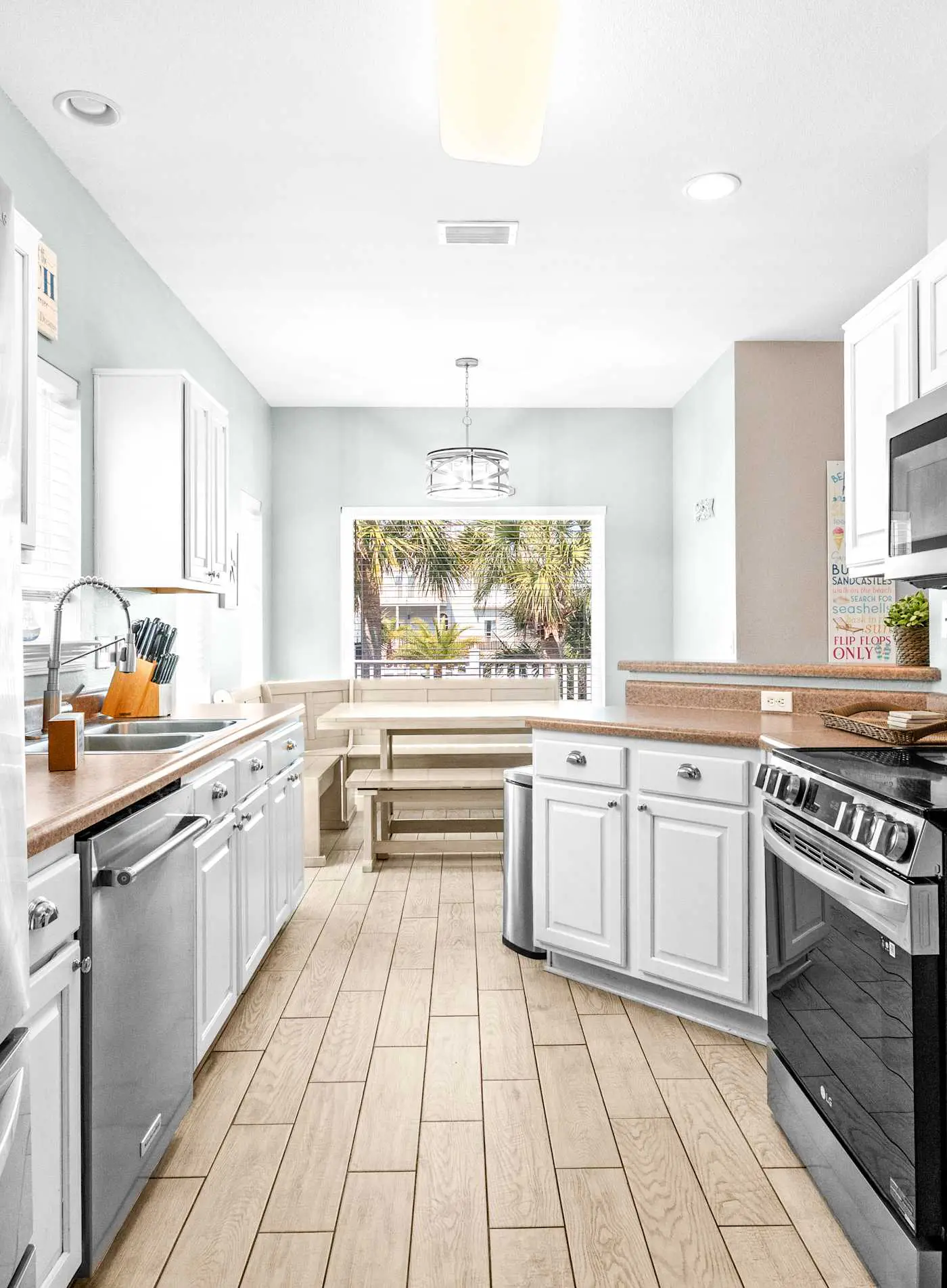 Stunning Beach Retreat with Shared Pool, Beach Access, Large Balcony & Gas Grill