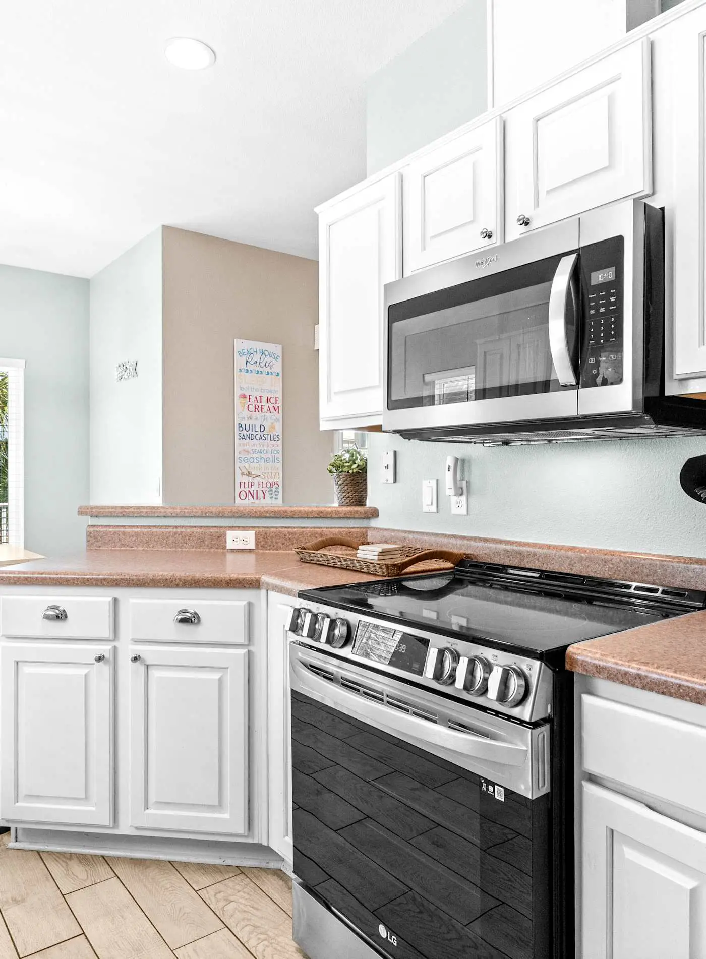 Stunning Beach Retreat with Shared Pool, Beach Access, Large Balcony & Gas Grill
