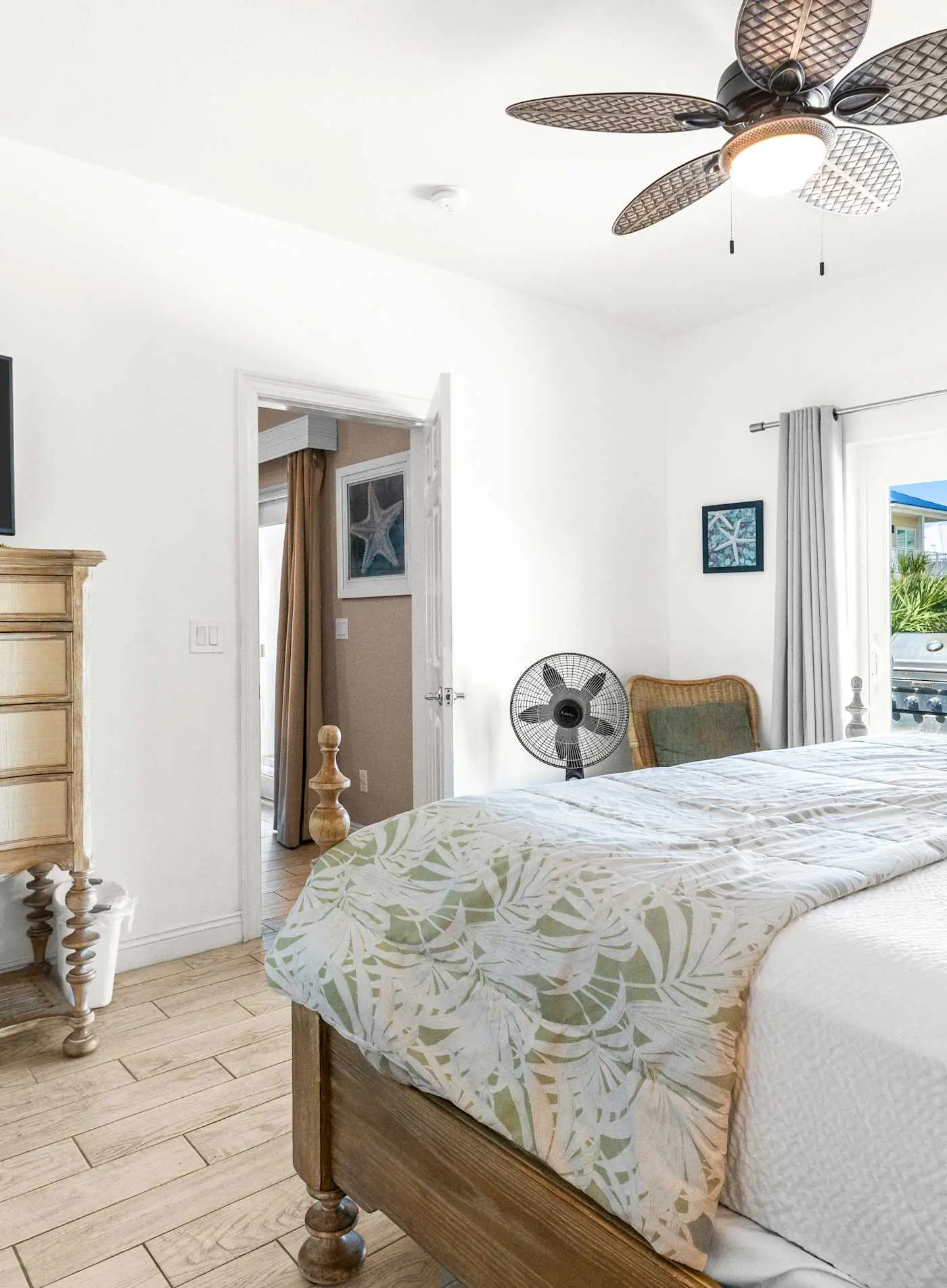 Stunning Beach Retreat with Shared Pool, Beach Access, Large Balcony & Gas Grill