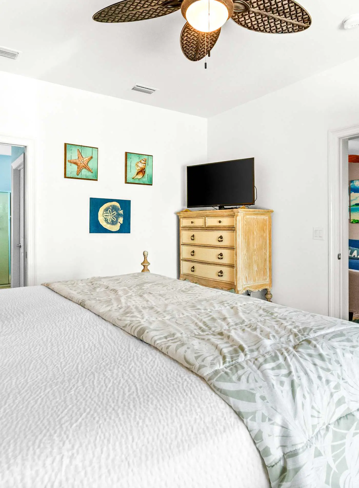 Stunning Beach Retreat with Shared Pool, Beach Access, Large Balcony & Gas Grill