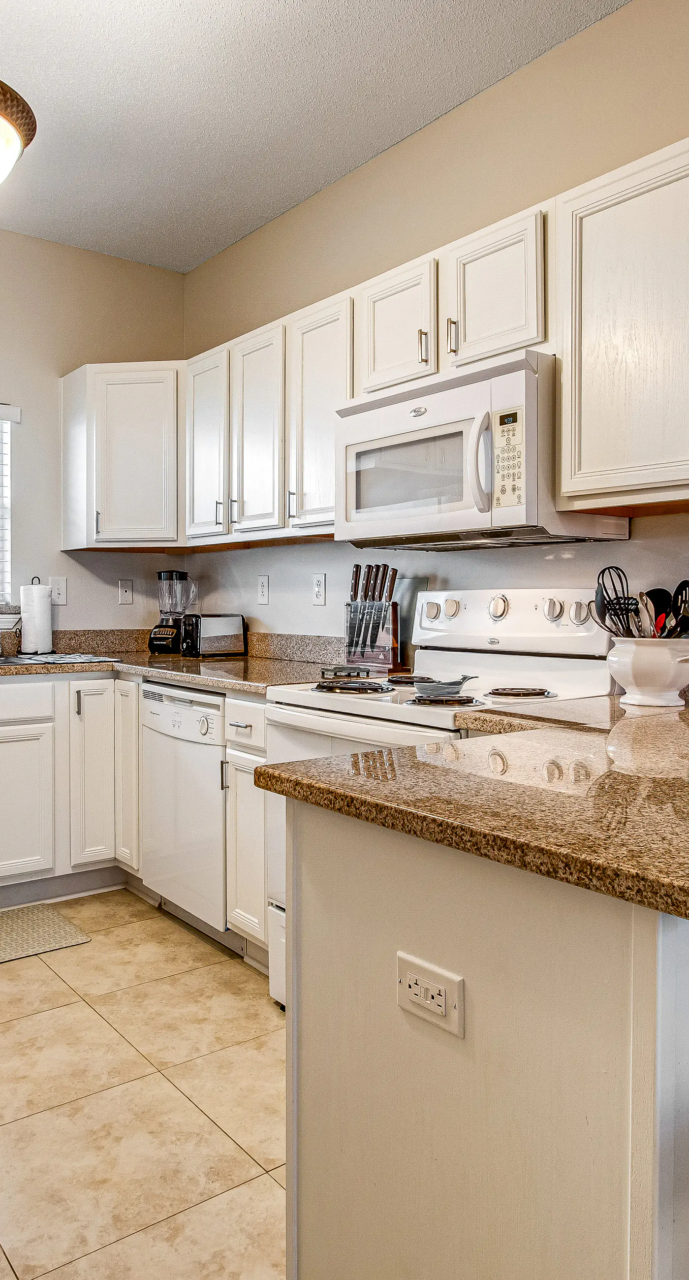 Cozy coastal condo with pool, fast WiFi, central AC, & easy beach access