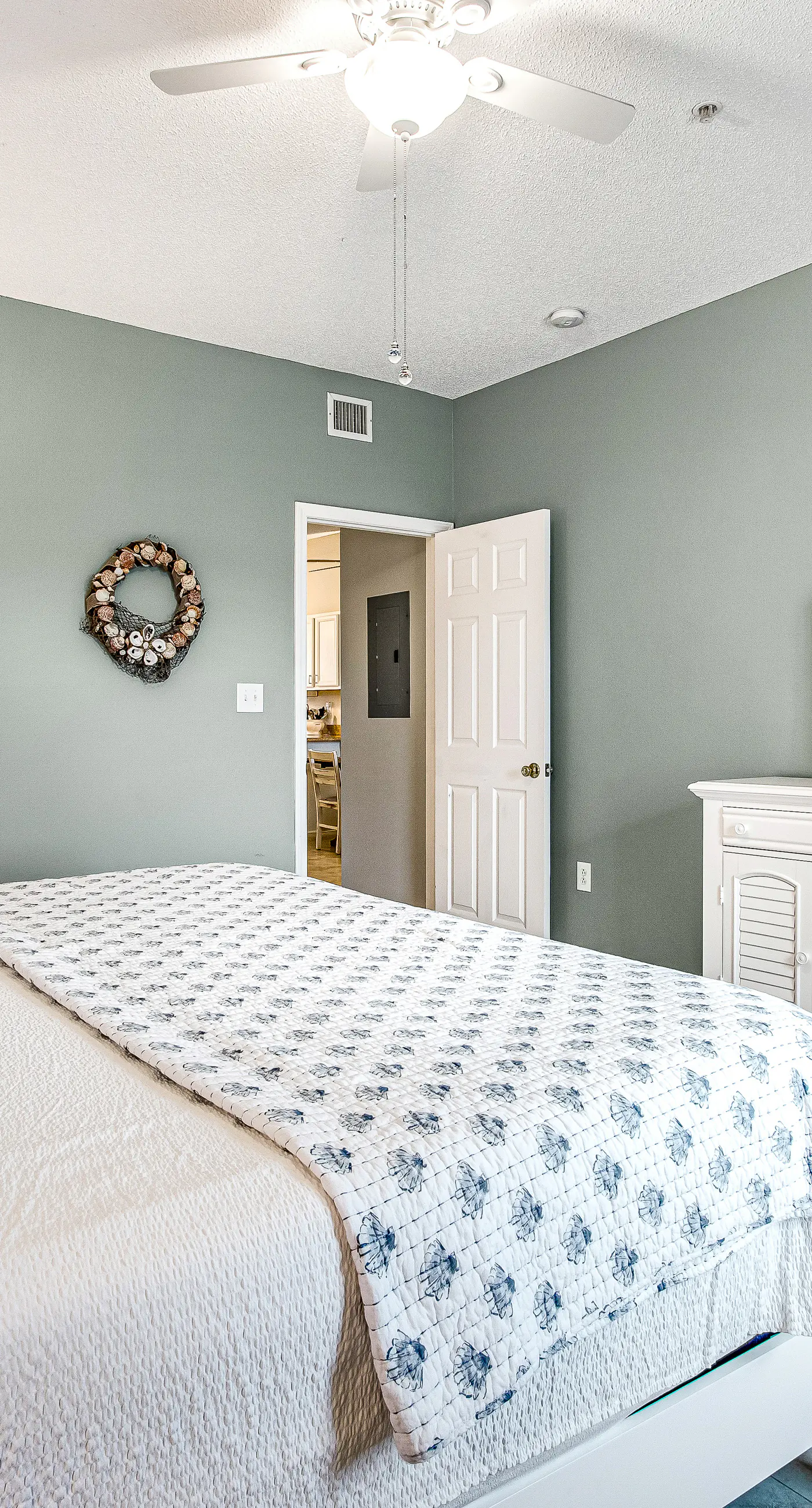 Cozy coastal condo with pool, fast WiFi, central AC, & easy beach access