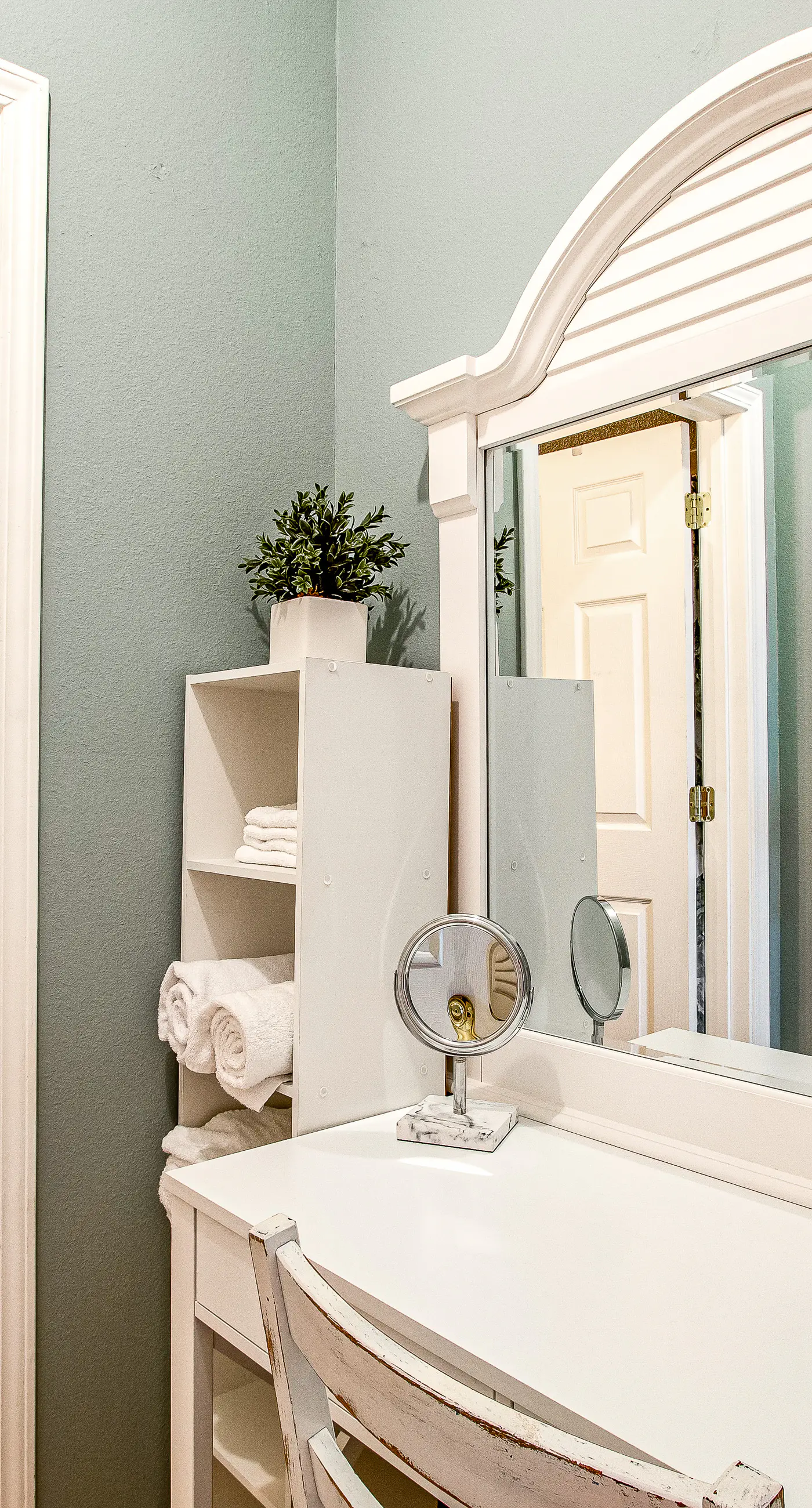 Cozy coastal condo with pool, fast WiFi, central AC, & easy beach access