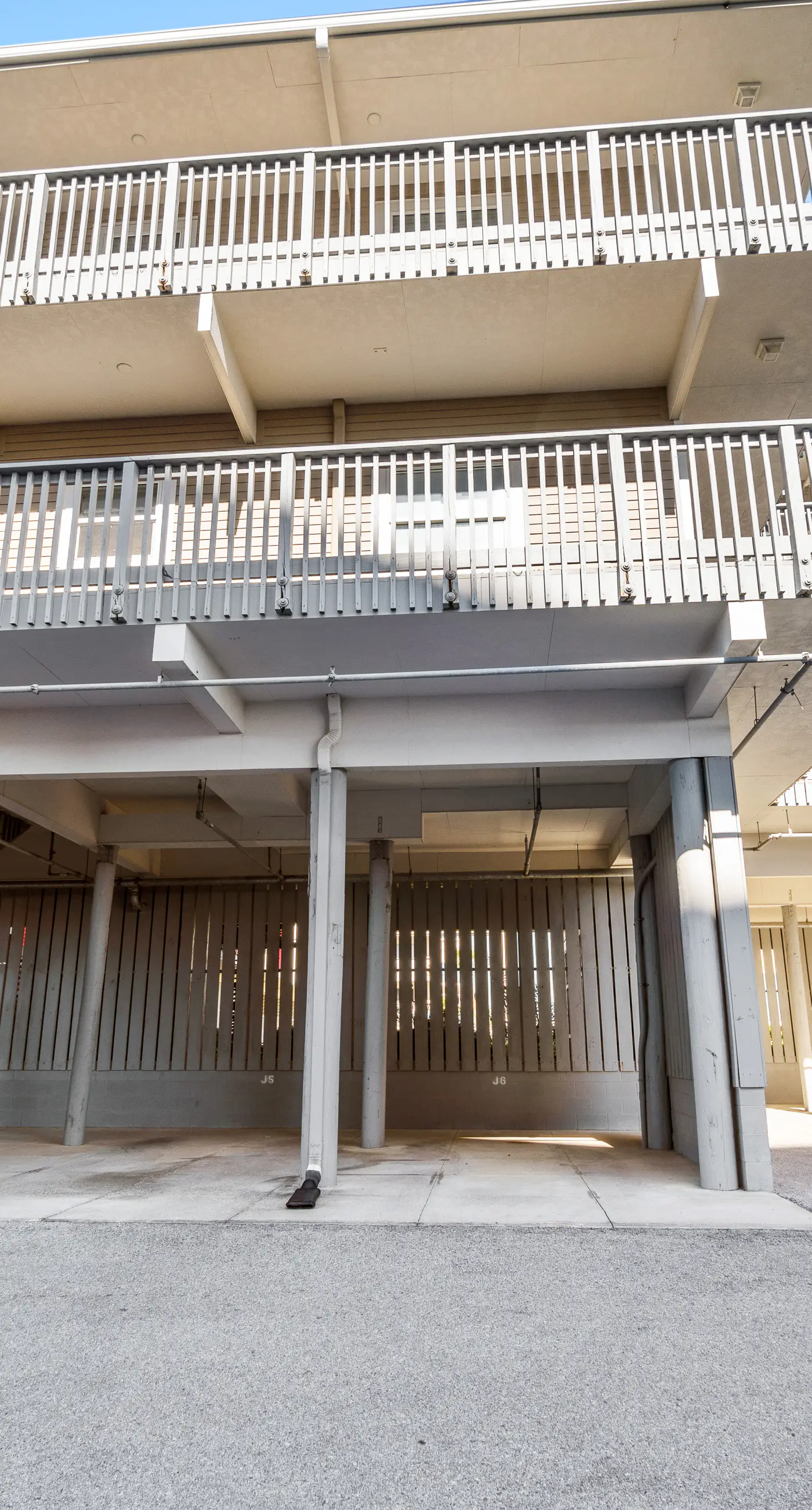 Cozy coastal condo with pool, fast WiFi, central AC, & easy beach access