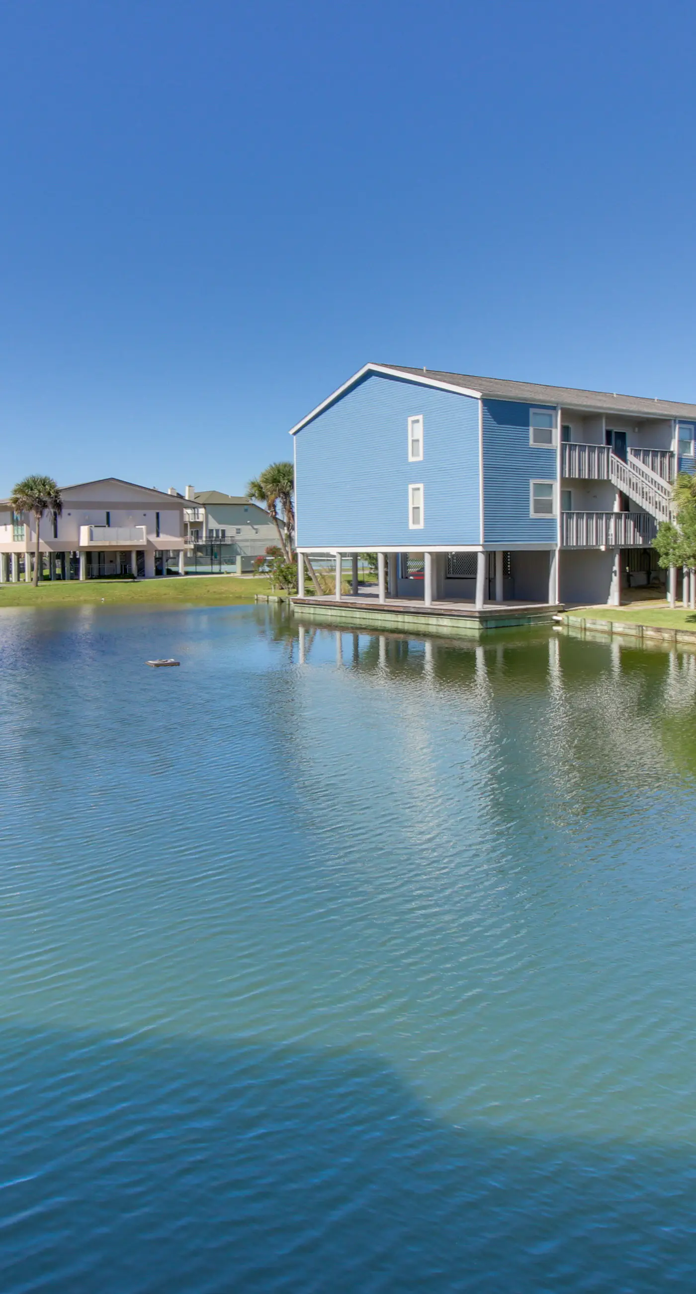 Cozy coastal condo with pool, fast WiFi, central AC, & easy beach access