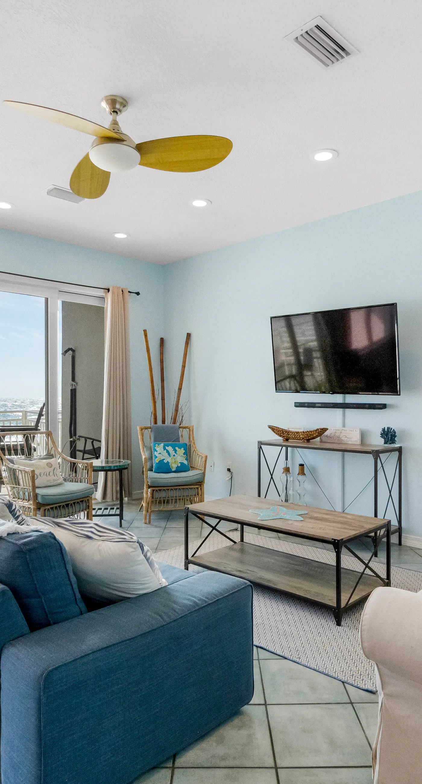 Beachfront townhome with ocean views, 2 balconies, W/D, & AC - dog-friendly