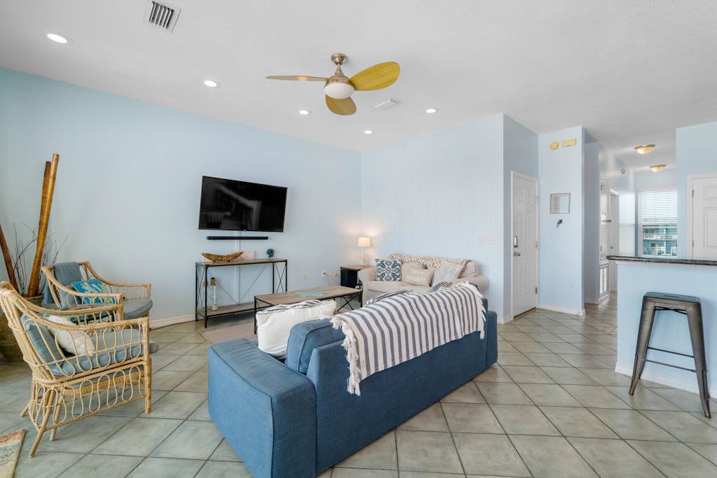 Beachfront townhome with ocean views, 2 balconies, W/D, & AC - dog-friendly