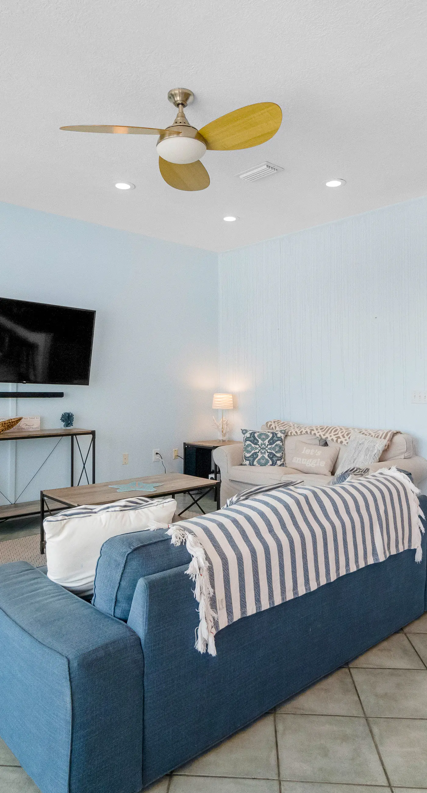 Beachfront townhome with ocean views, 2 balconies, W/D, & AC - dog-friendly