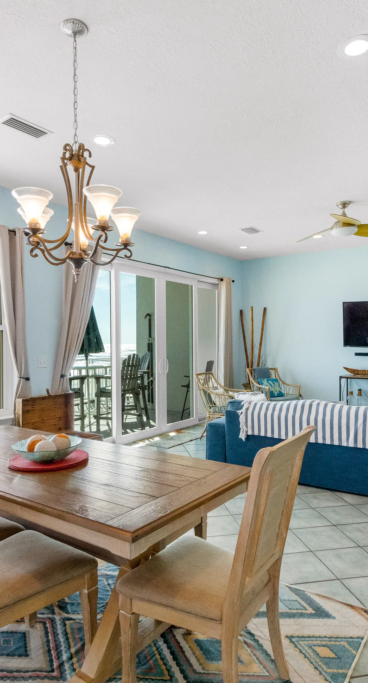 Beachfront townhome with ocean views, 2 balconies, W/D, & AC - dog-friendly