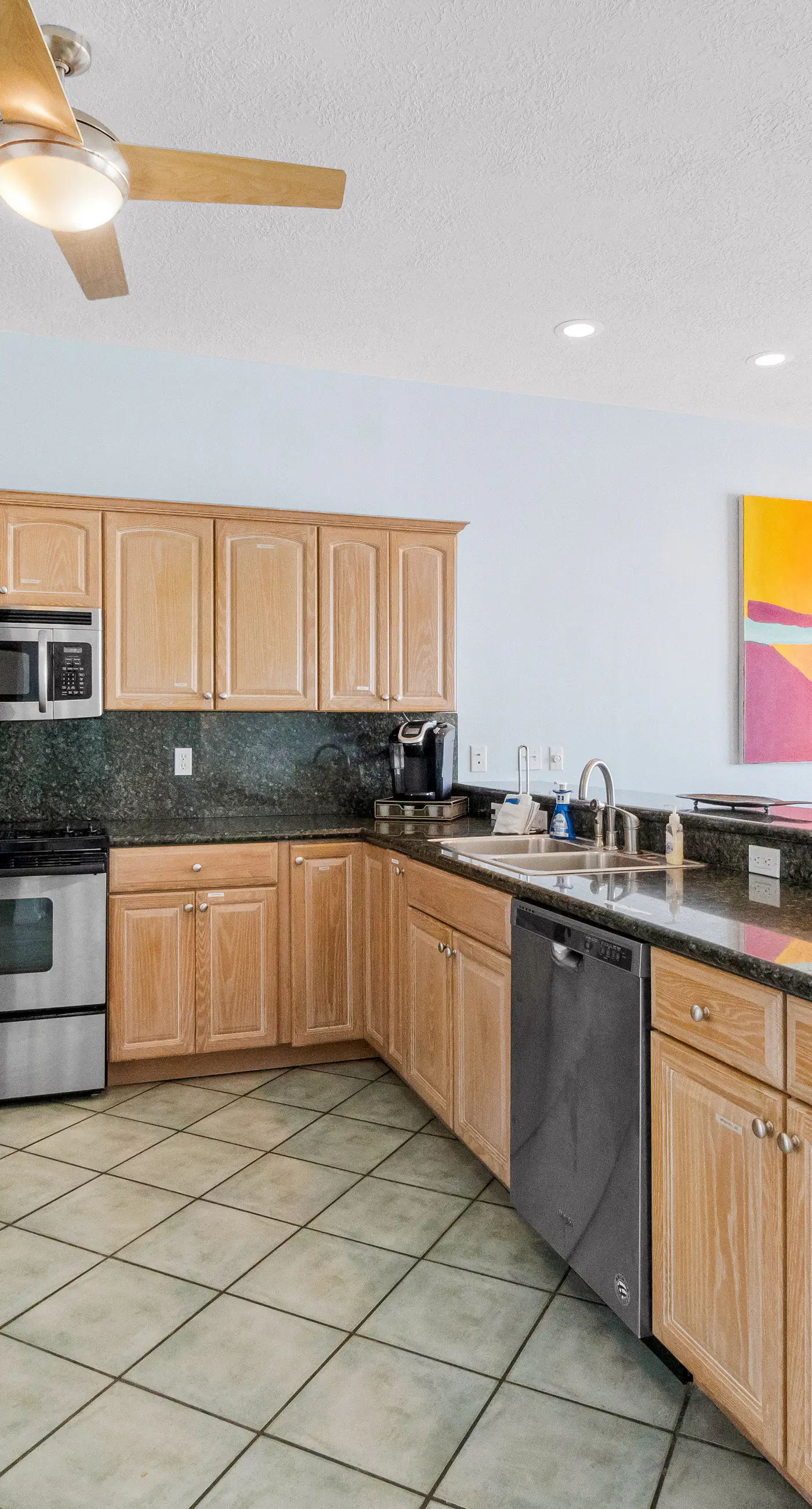 Beachfront townhome with ocean views, 2 balconies, W/D, & AC - dog-friendly