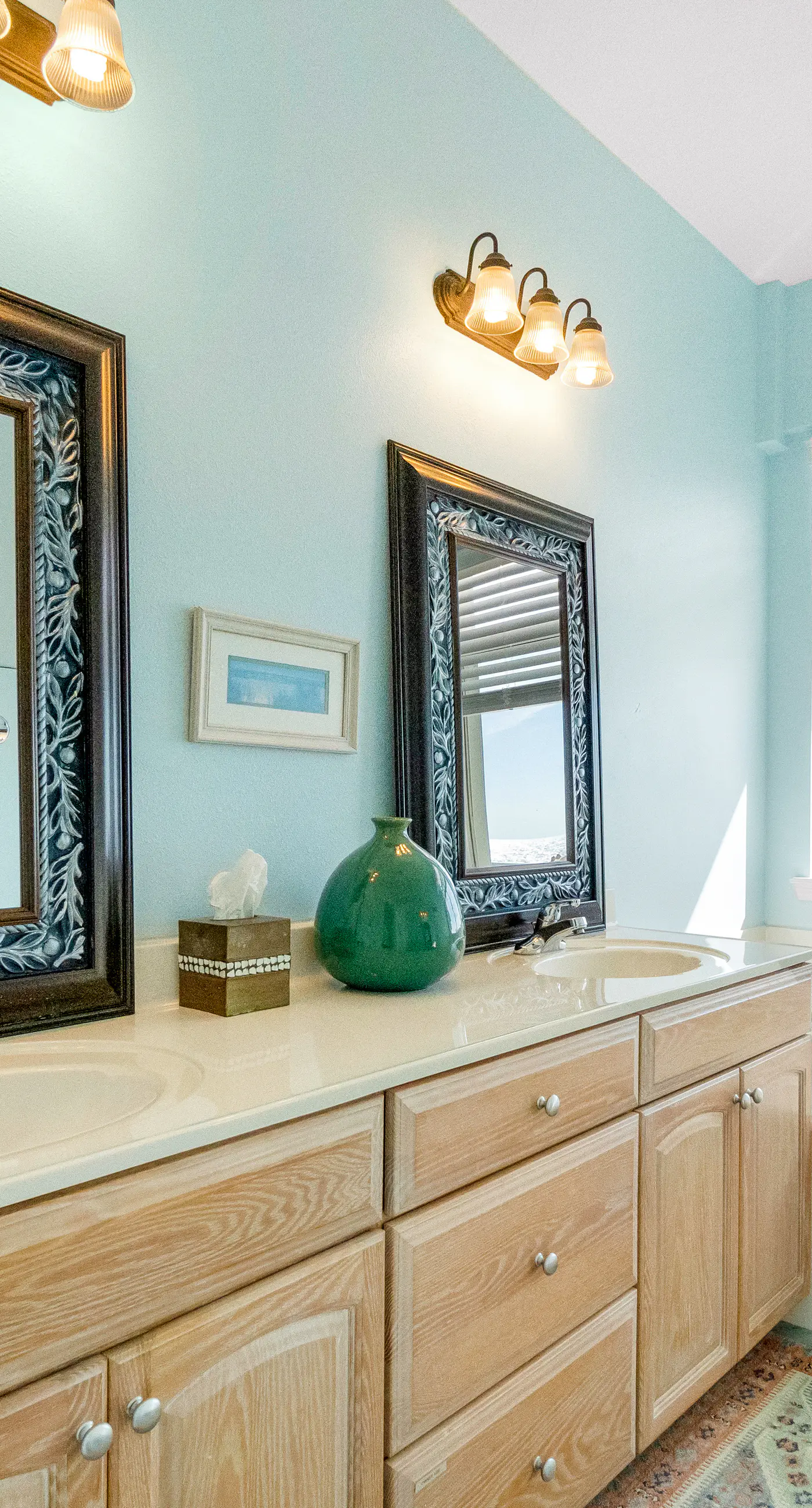 Beachfront townhome with ocean views, 2 balconies, W/D, & AC - dog-friendly