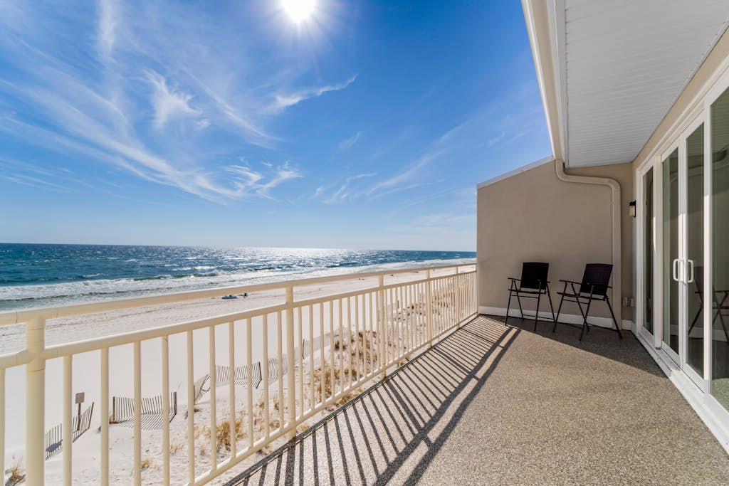 Beachfront townhome with ocean views, 2 balconies, W/D, & AC - dog-friendly