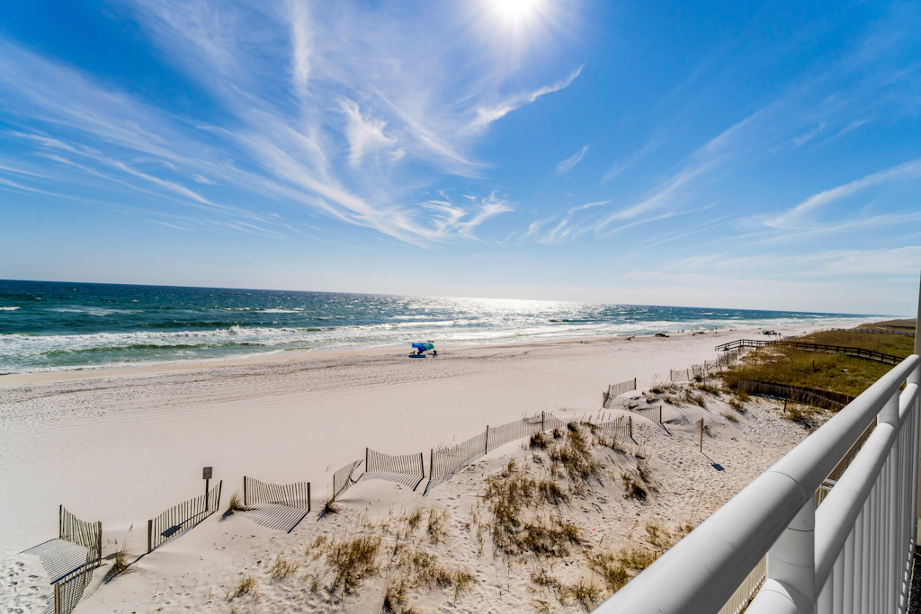 Beachfront townhome with ocean views, 2 balconies, W/D, & AC - dog-friendly