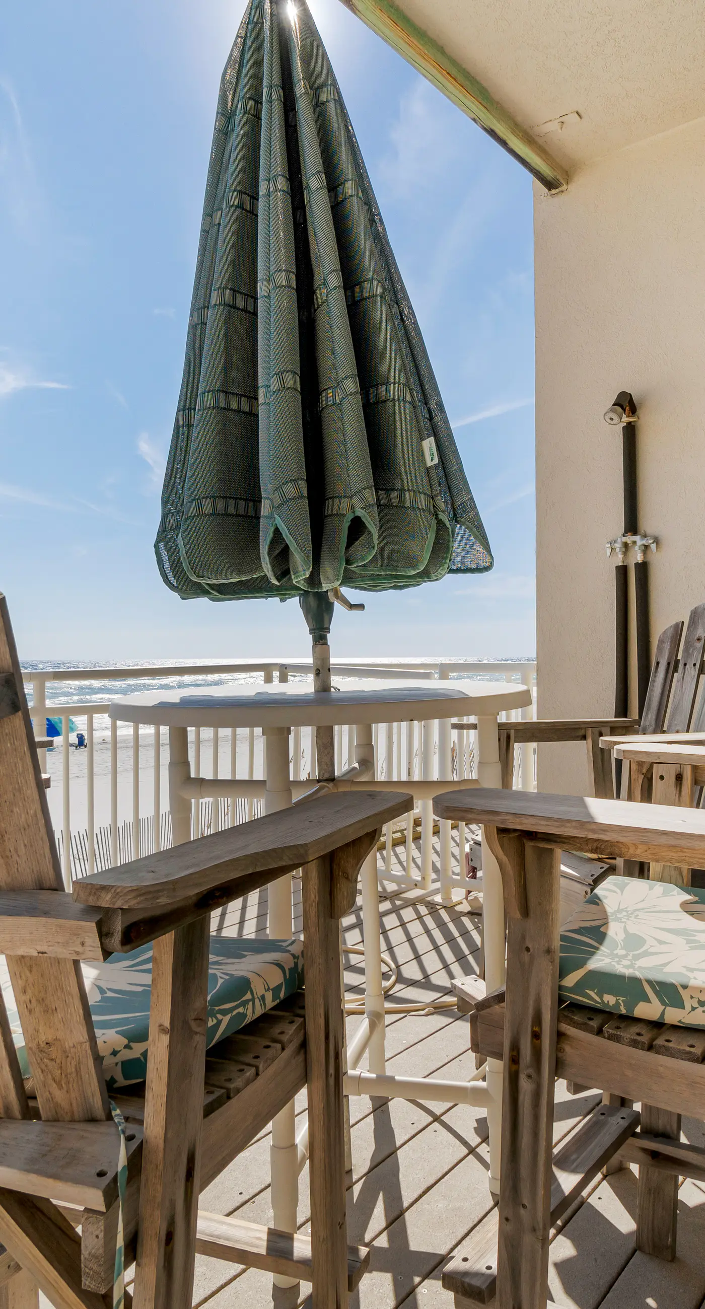 Beachfront townhome with ocean views, 2 balconies, W/D, & AC - dog-friendly