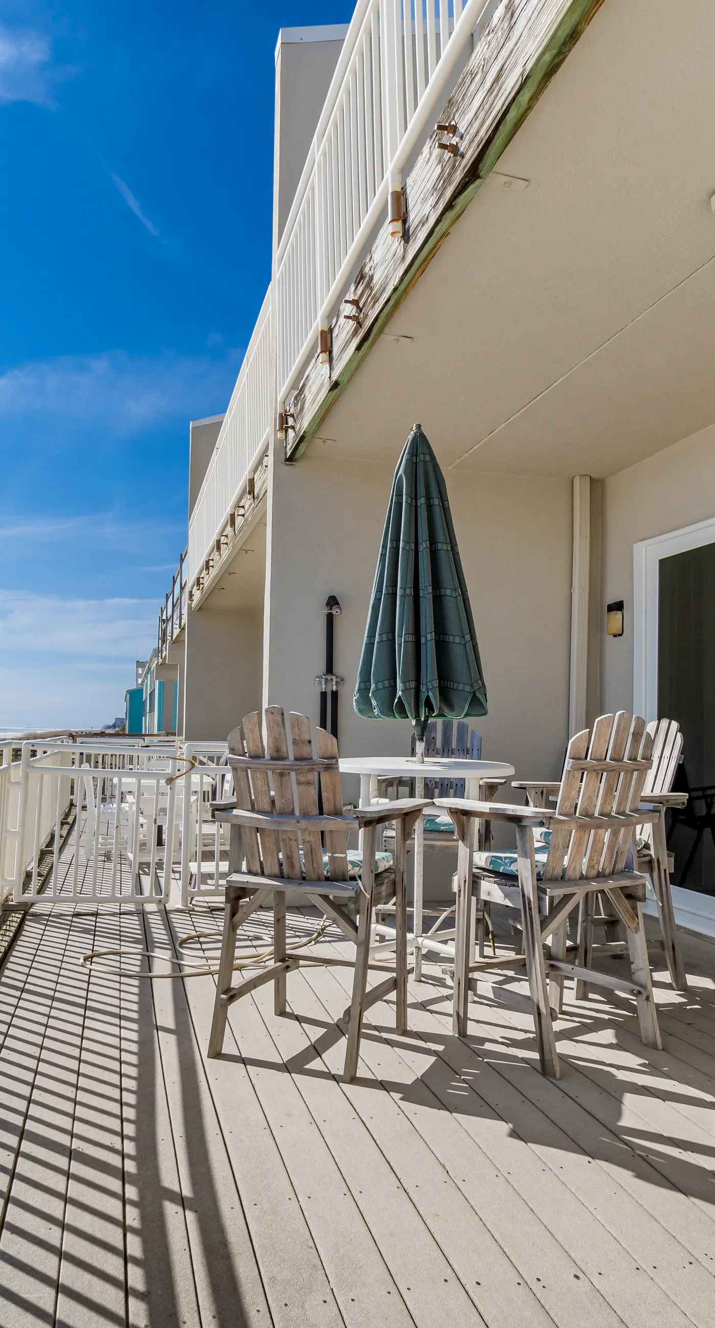 Beachfront townhome with ocean views, 2 balconies, W/D, & AC - dog-friendly