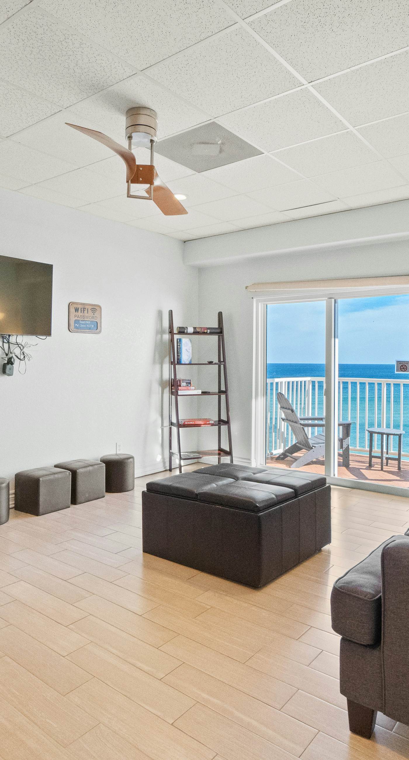 Beachfront condo with balcony, pool, hot tub, AC, & W/D - snowbirds welcome