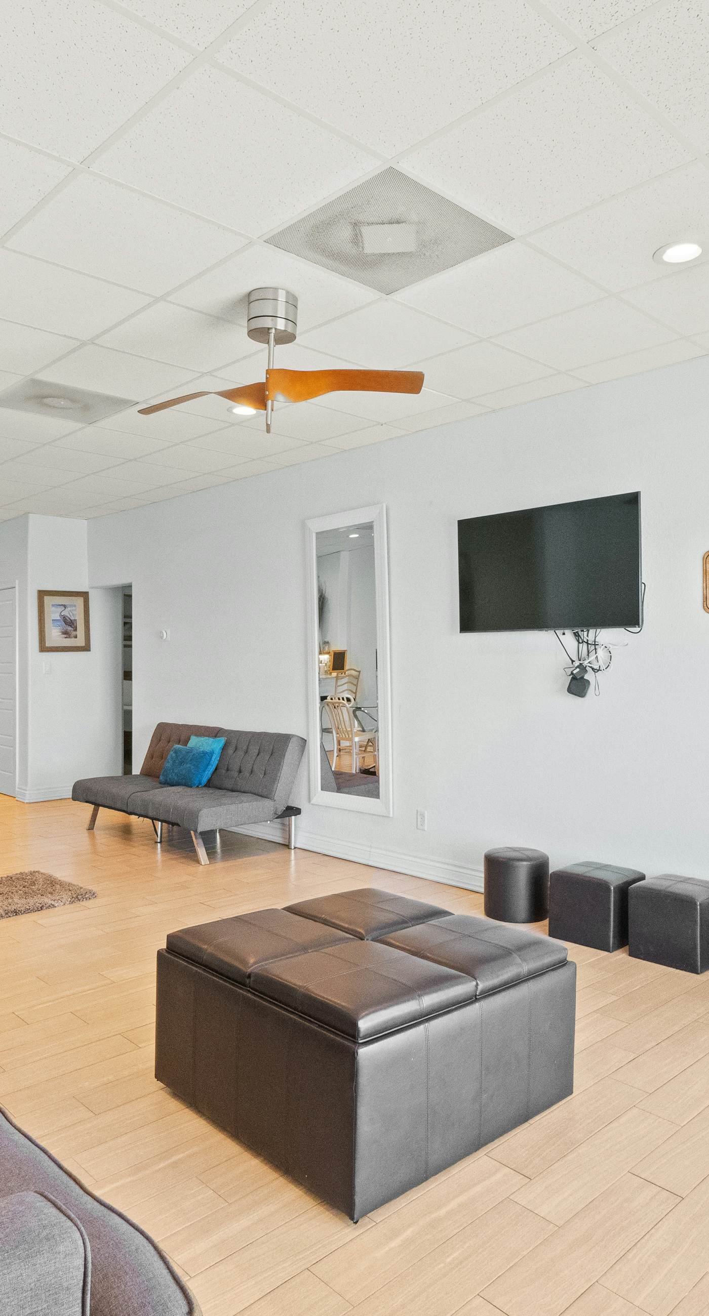 Beachfront condo with balcony, pool, hot tub, AC, & W/D - snowbirds welcome