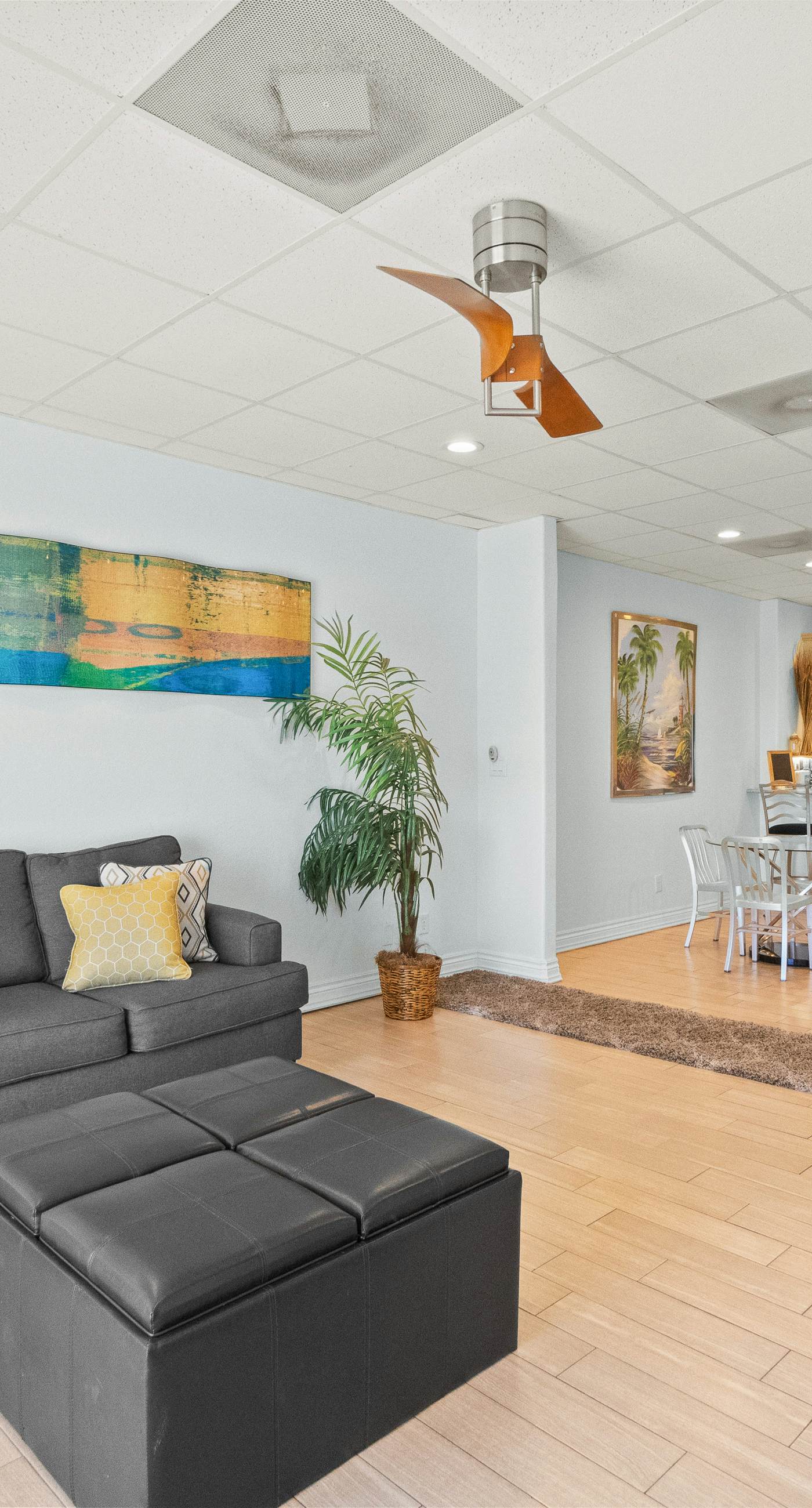 Beachfront condo with balcony, pool, hot tub, AC, & W/D - snowbirds welcome