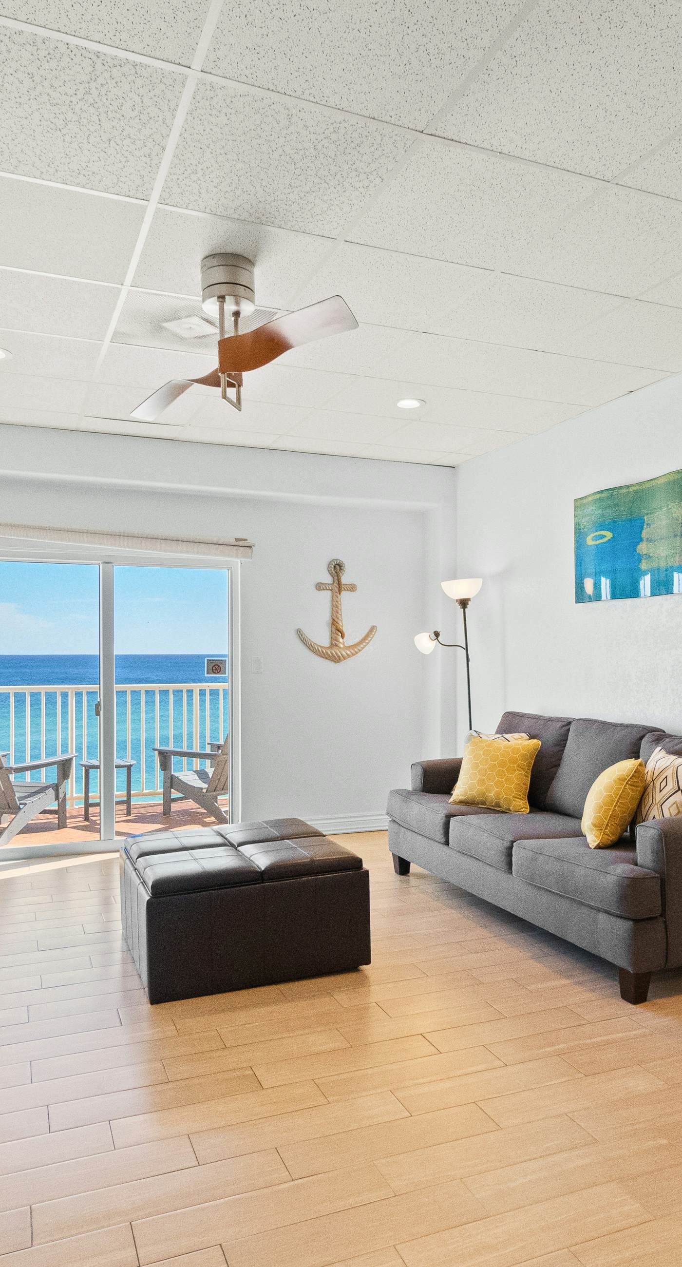 Beachfront condo with balcony, pool, hot tub, AC, & W/D - snowbirds welcome