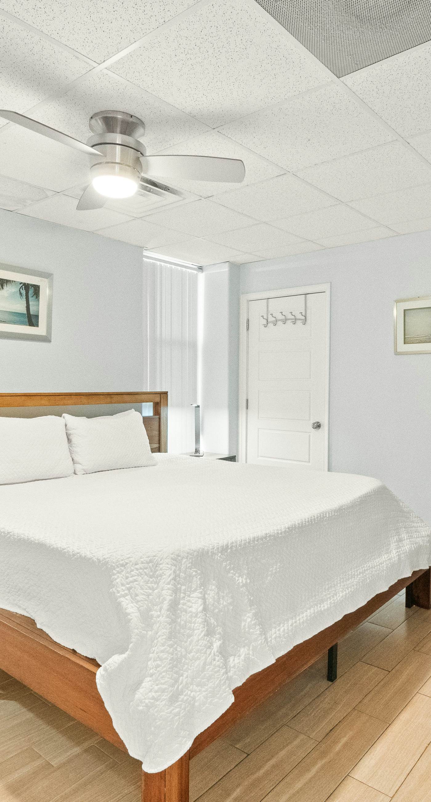 Beachfront condo with balcony, pool, hot tub, AC, & W/D - snowbirds welcome