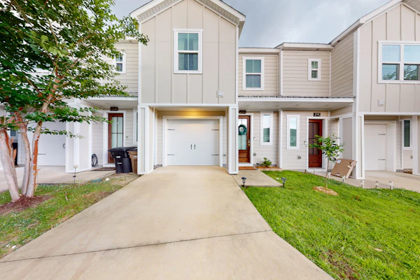 Stylish, dog-friendly townhome with firepit & enclosed yard - blocks to downtown