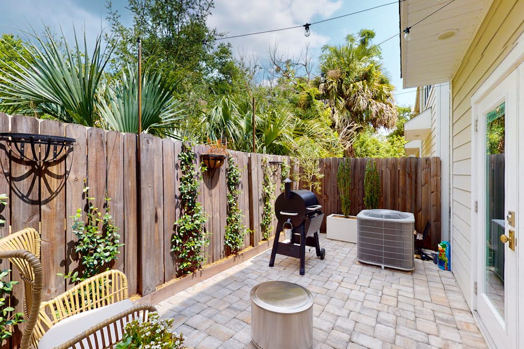 Stylish, dog-friendly townhome with firepit & enclosed yard - blocks to downtown