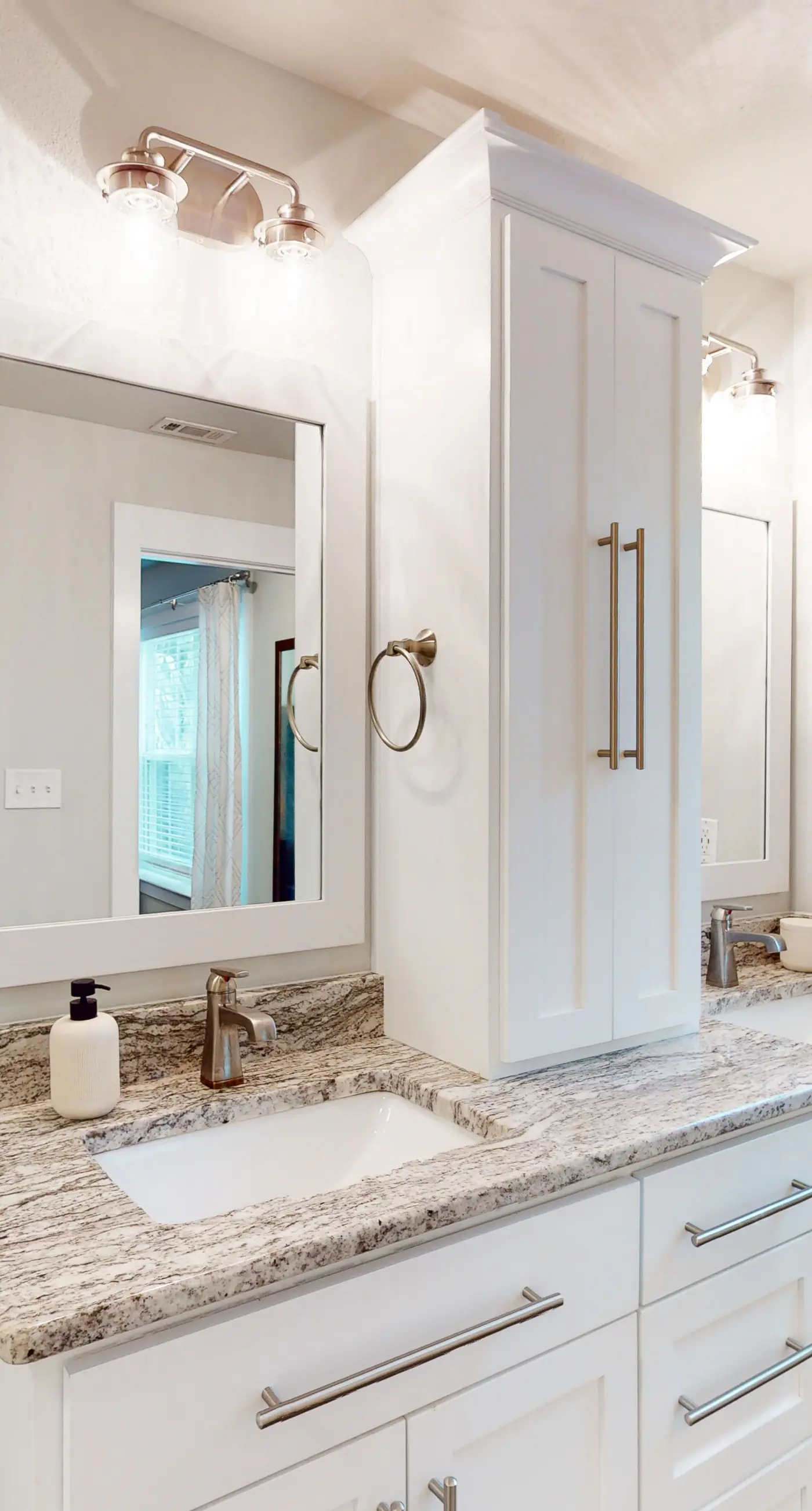 Stylish, dog-friendly townhome with firepit & enclosed yard - blocks to downtown