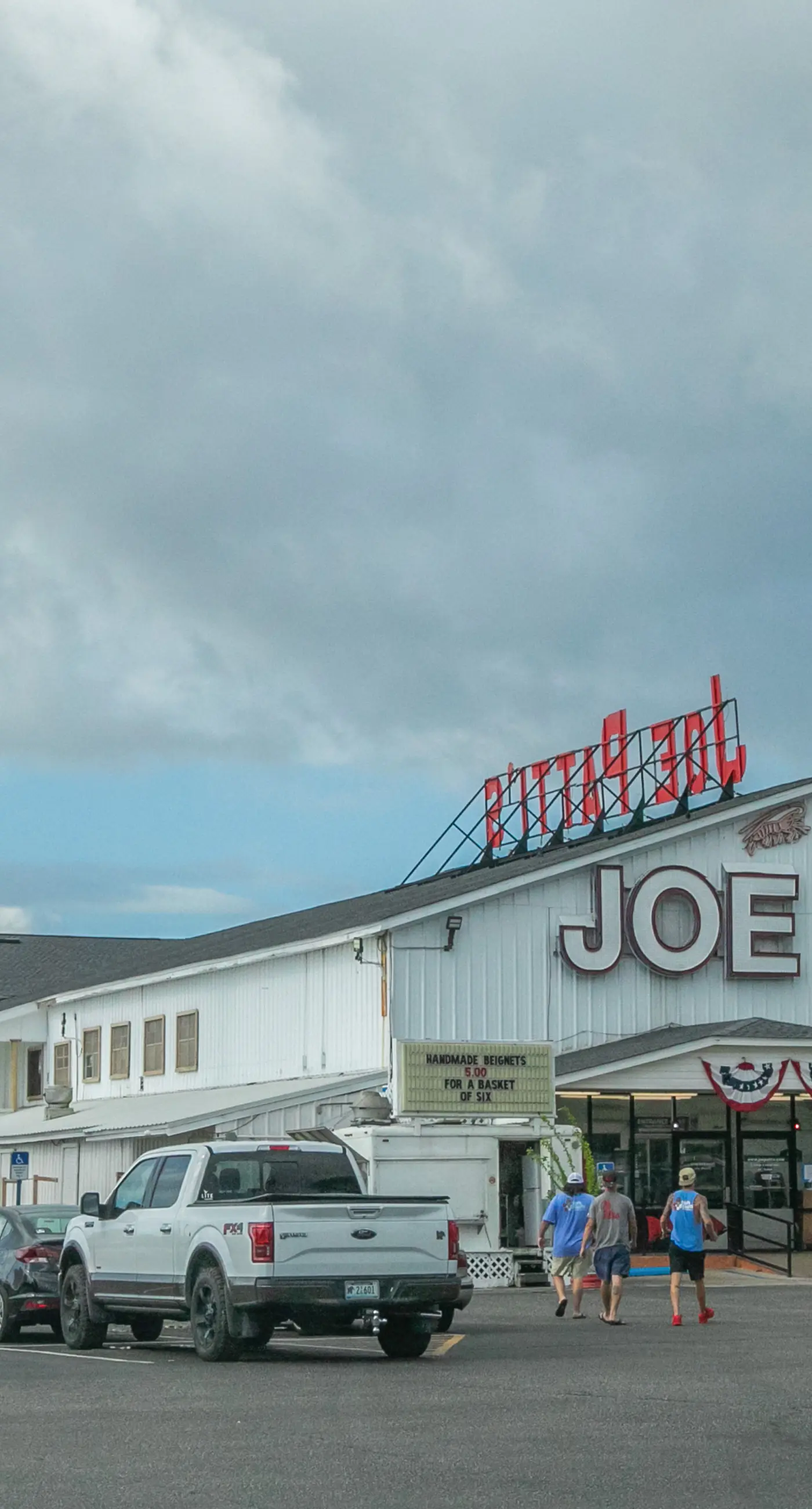 Stylish, dog-friendly townhome with firepit & enclosed yard - blocks to downtown
