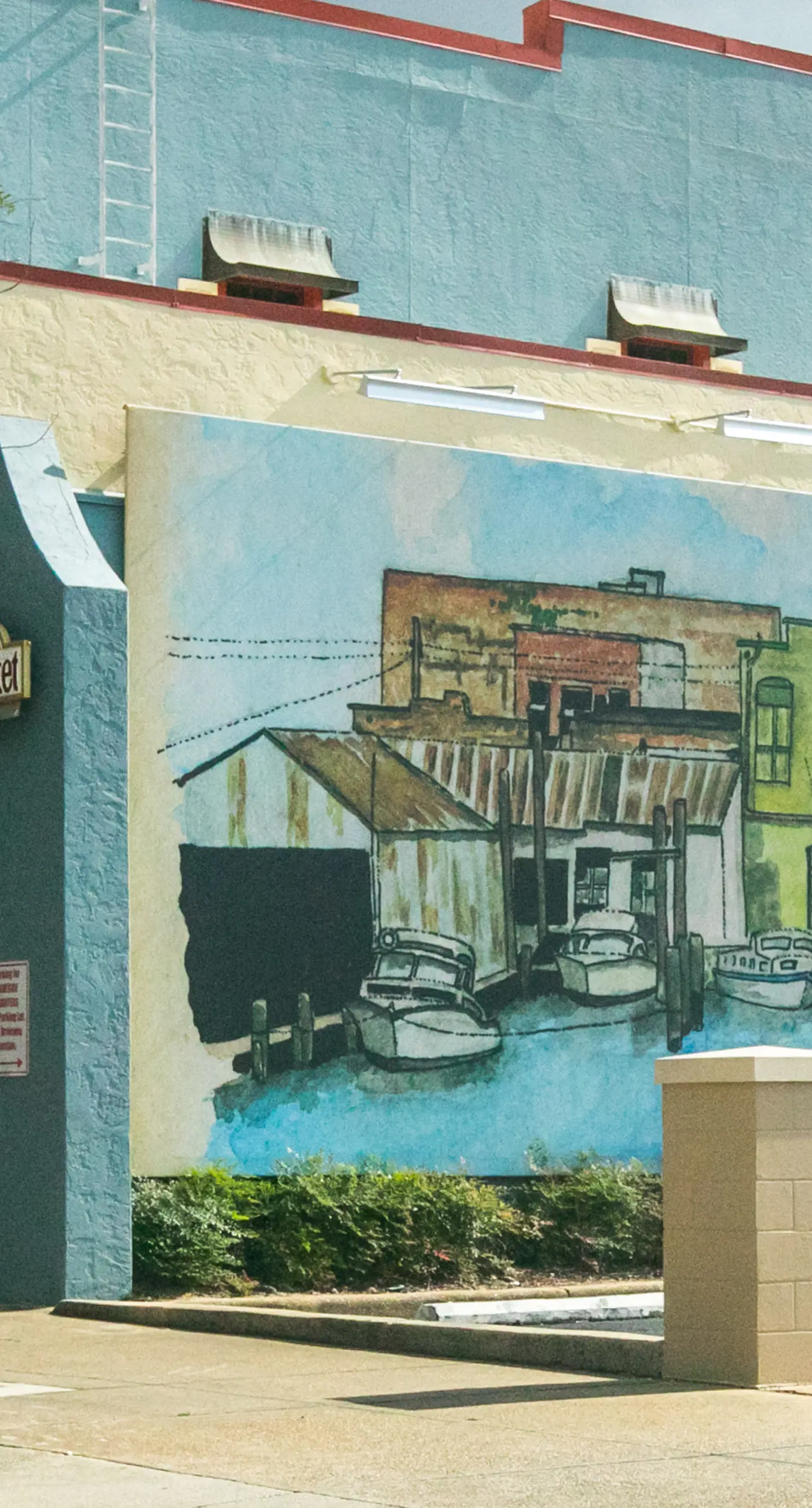 Stylish, dog-friendly townhome with firepit & enclosed yard - blocks to downtown