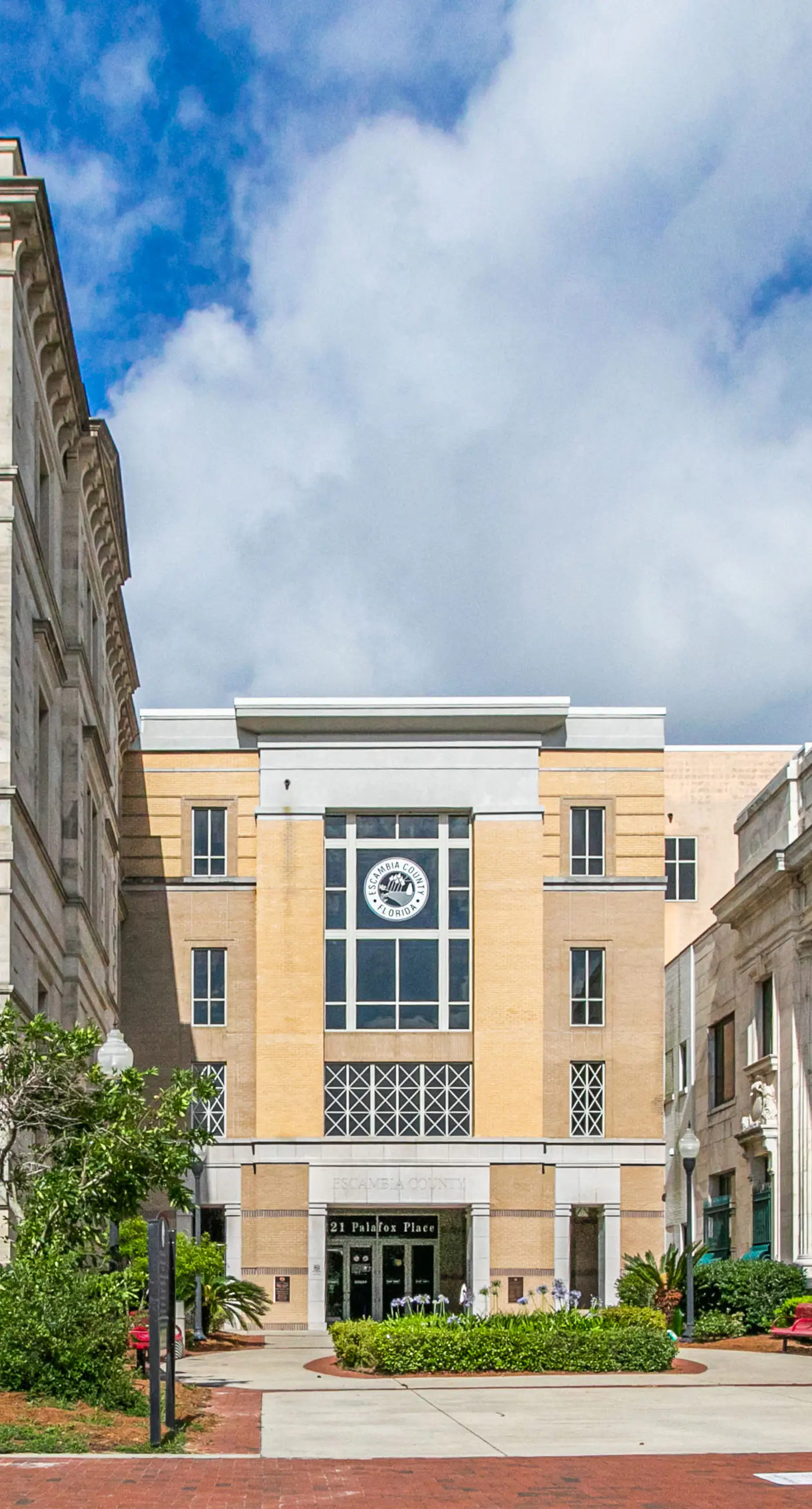 Stylish, dog-friendly townhome with firepit & enclosed yard - blocks to downtown