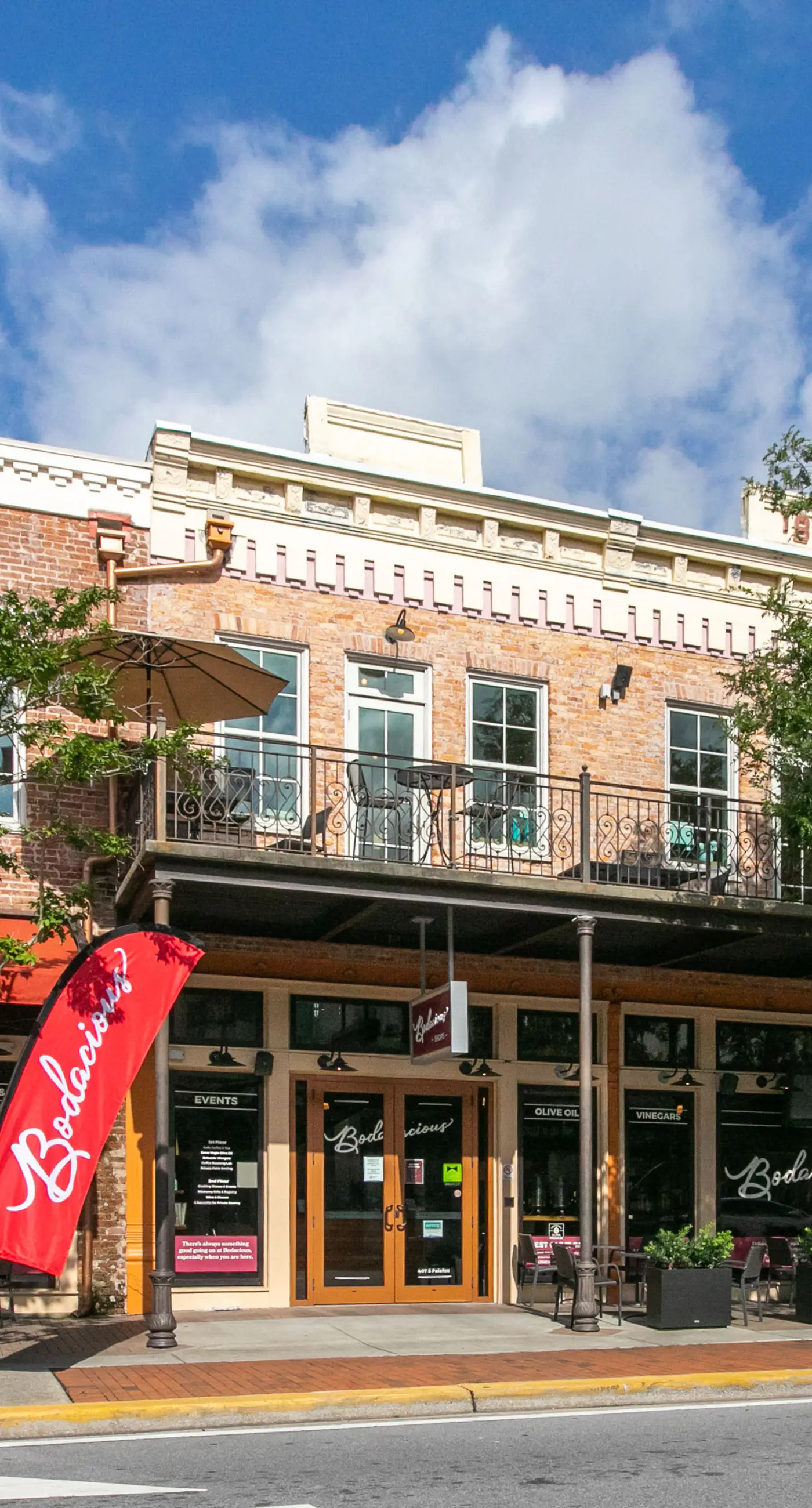 Stylish, dog-friendly townhome with firepit & enclosed yard - blocks to downtown