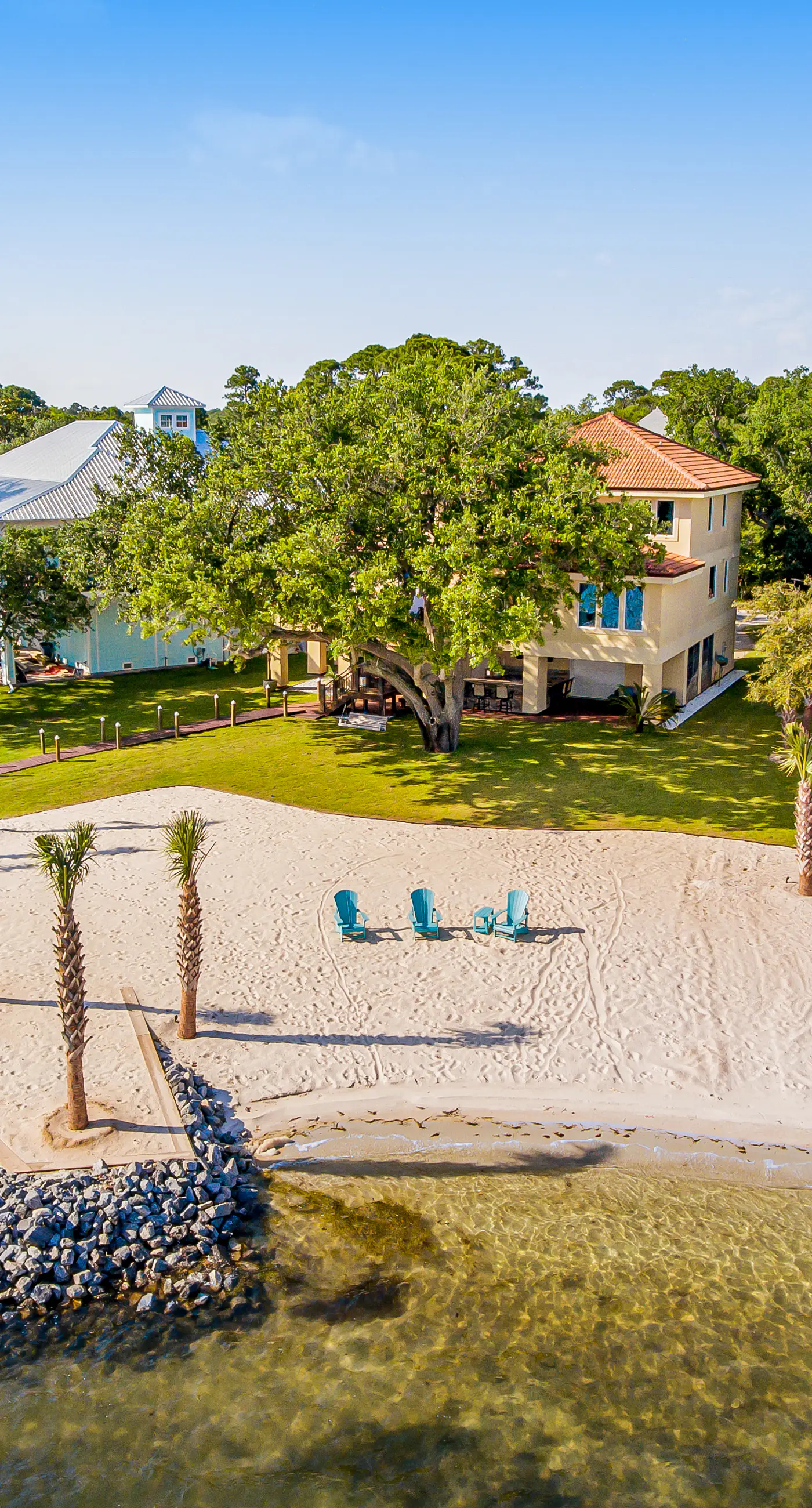 Delightful escape on the sound with beach access, dock, furnished deck, and WiFi