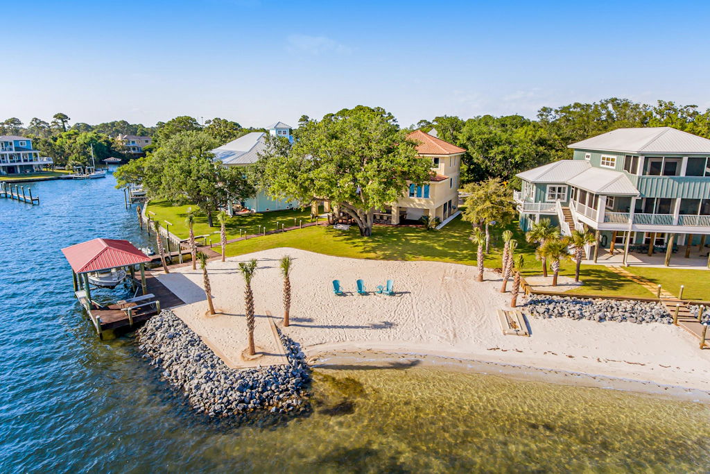 Delightful escape on the sound with beach access, dock, furnished deck, and WiFi