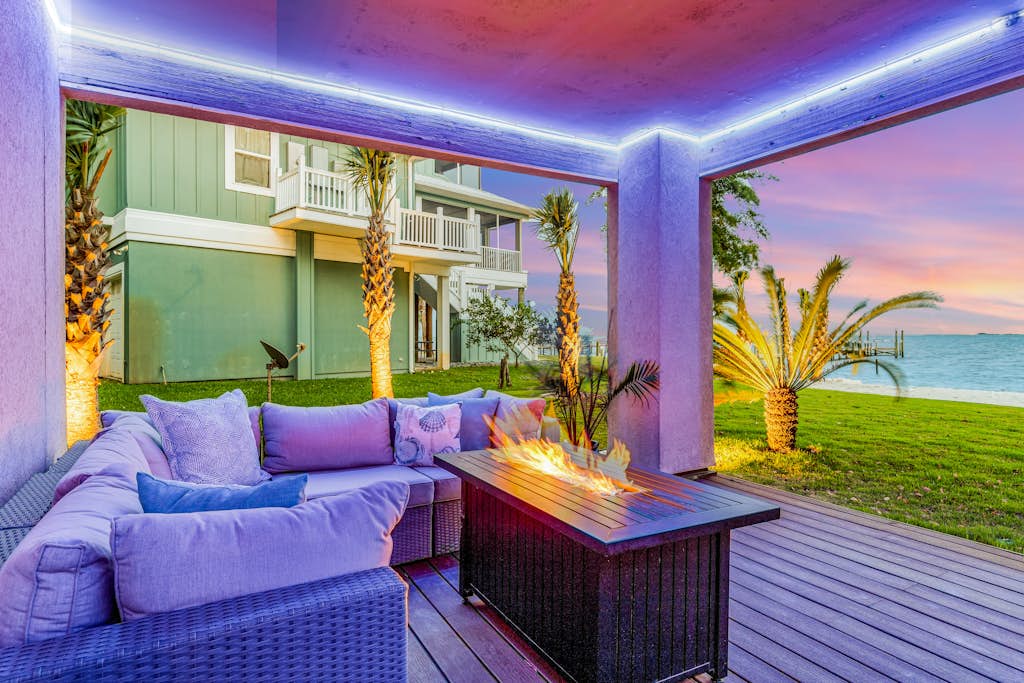 Delightful escape on the sound with beach access, dock, furnished deck, and WiFi